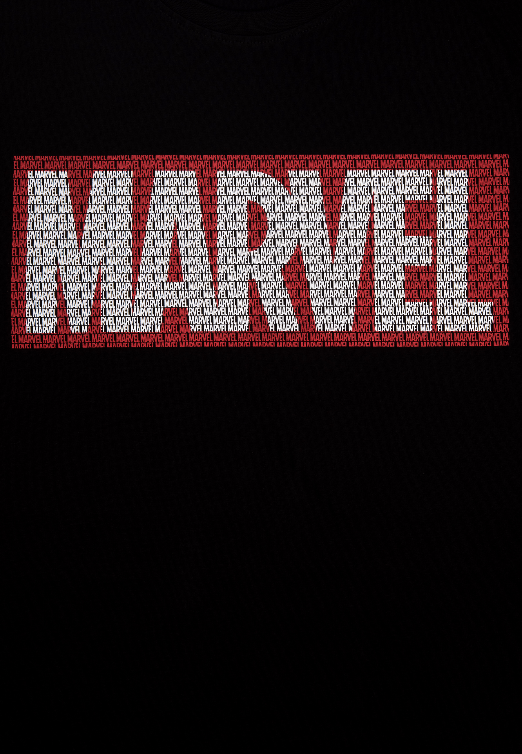 Das Marvel-Logo, aus vielen kleinen Marvel-Schriftzügen gebildet, auf schwarzem Hintergrund.