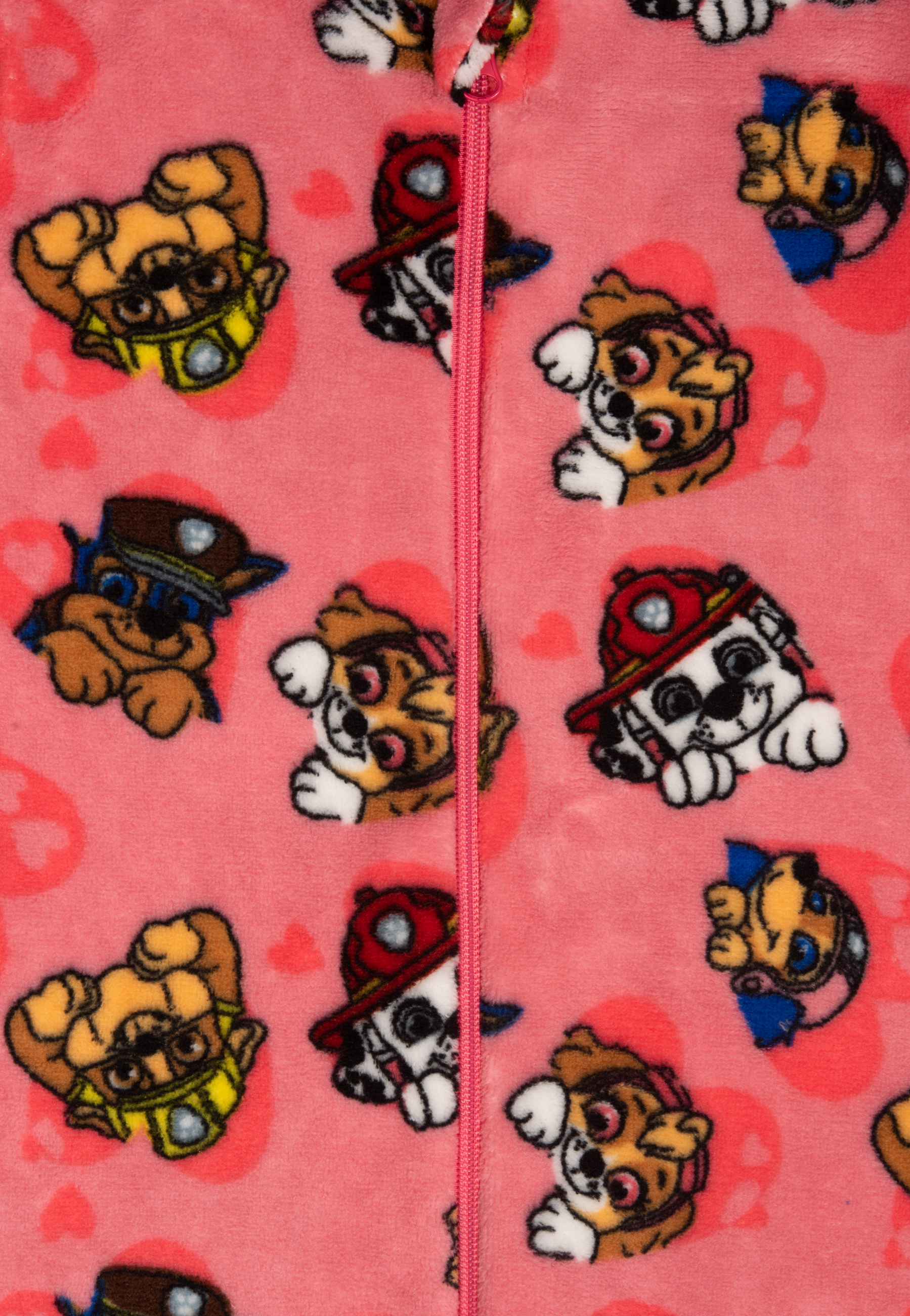 Ein rosafarbener Stoff mit Paw Patrol-Aufdruck und Herzen. Ein Reißverschluss verläuft vertikal.