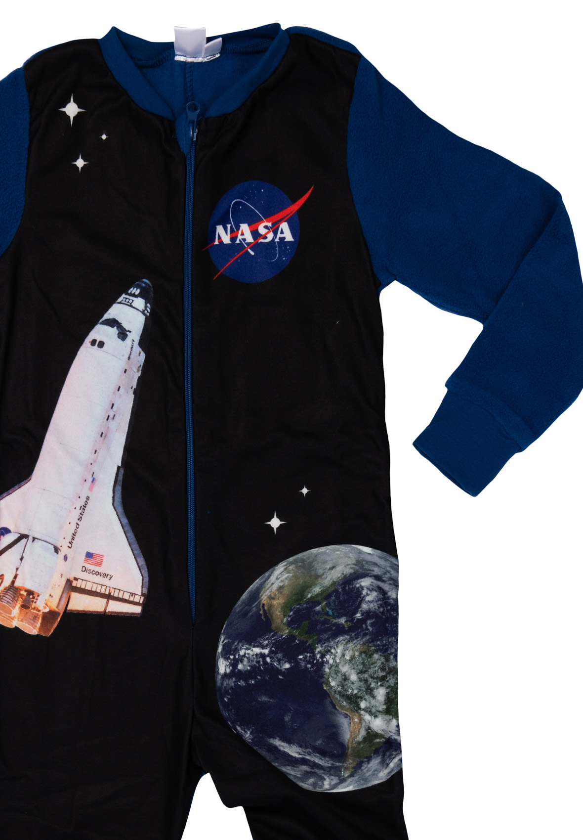 Schlafanzug mit Weltraumthema: Raumfähre, Erde und NASA-Logo auf schwarzem Grund.