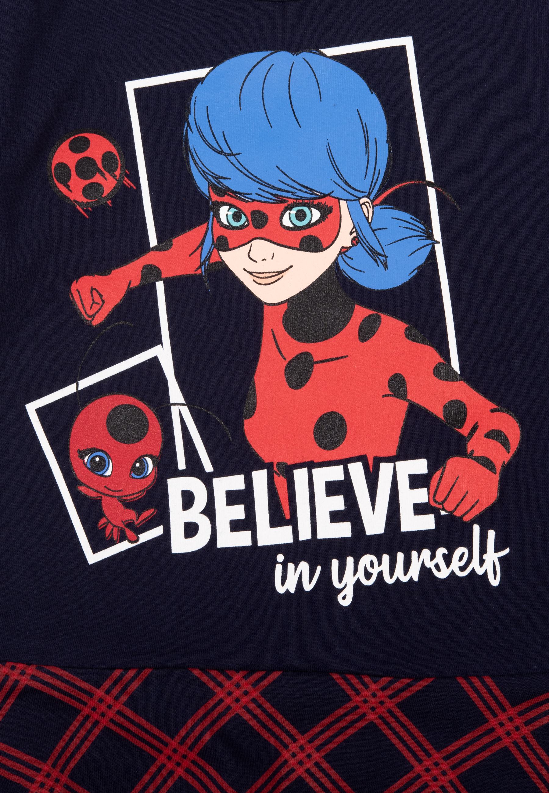 Ladybug-Figur mit Text 'Believe in yourself' auf dunkelblauem Hintergrund.