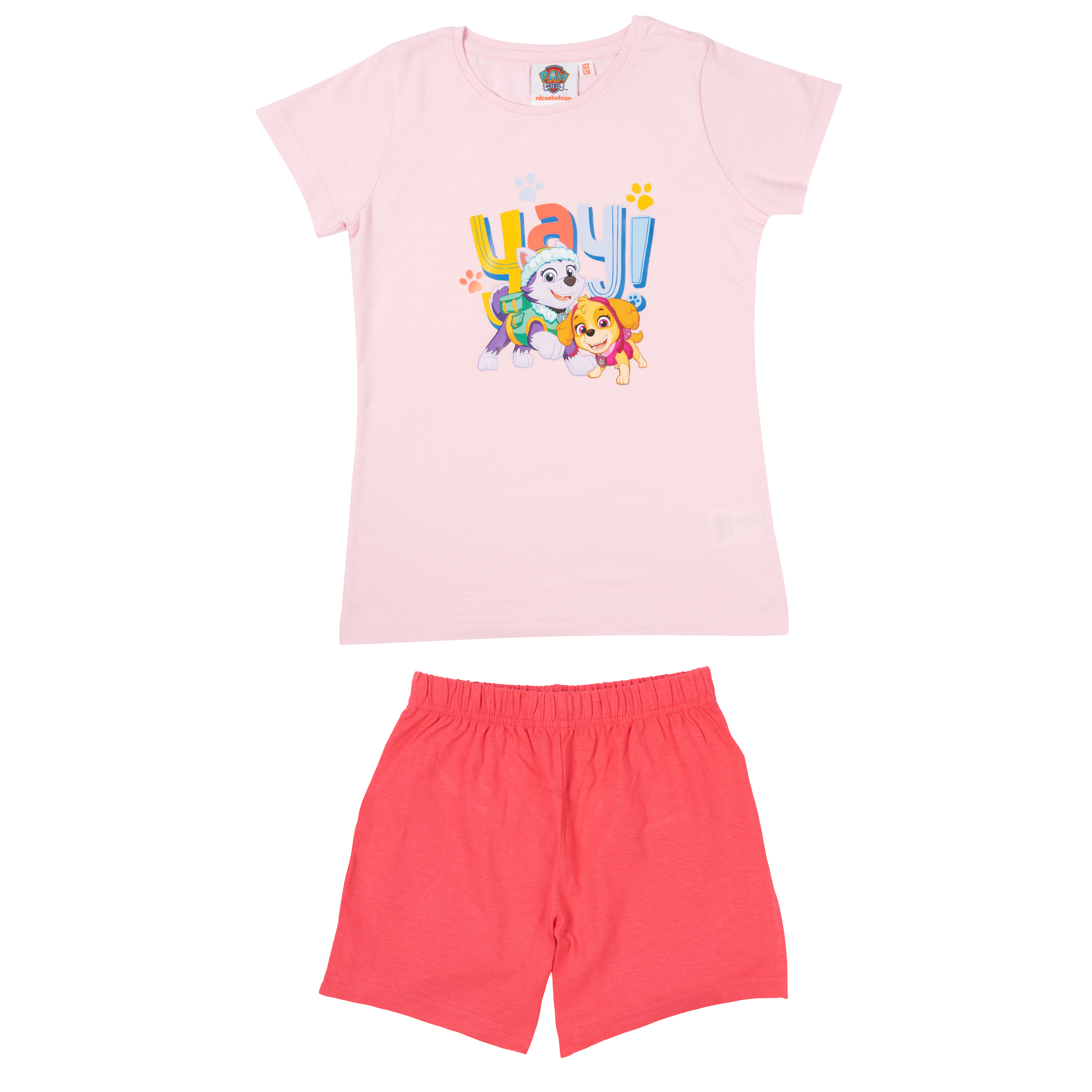 Ein hellrosa T-Shirt mit Paw Patrol Aufdruck und roten Shorts.