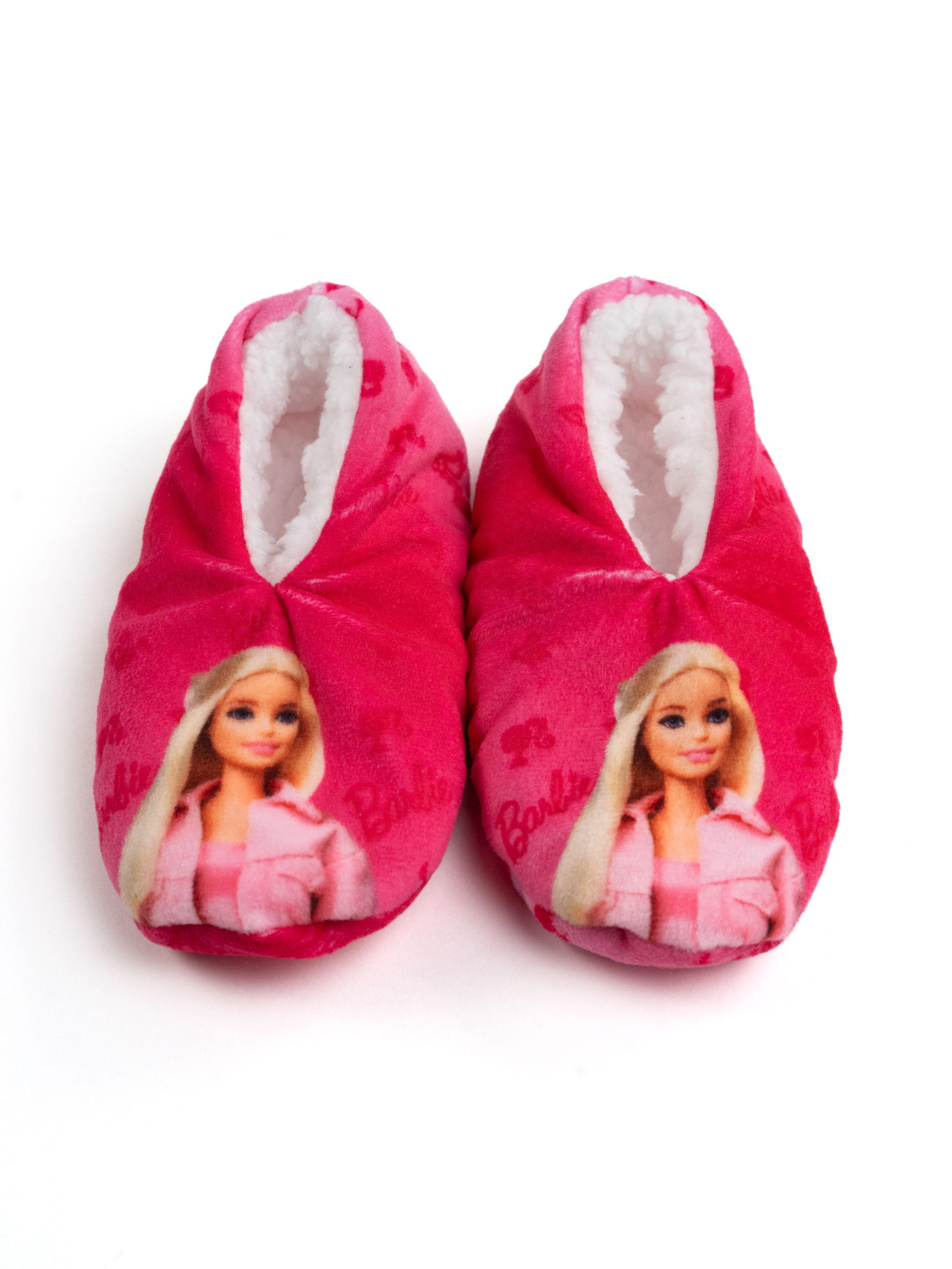 Zwei pinke Barbie-Hausschuhe mit flauschigem weißem Futter und Barbie-Aufdruck.