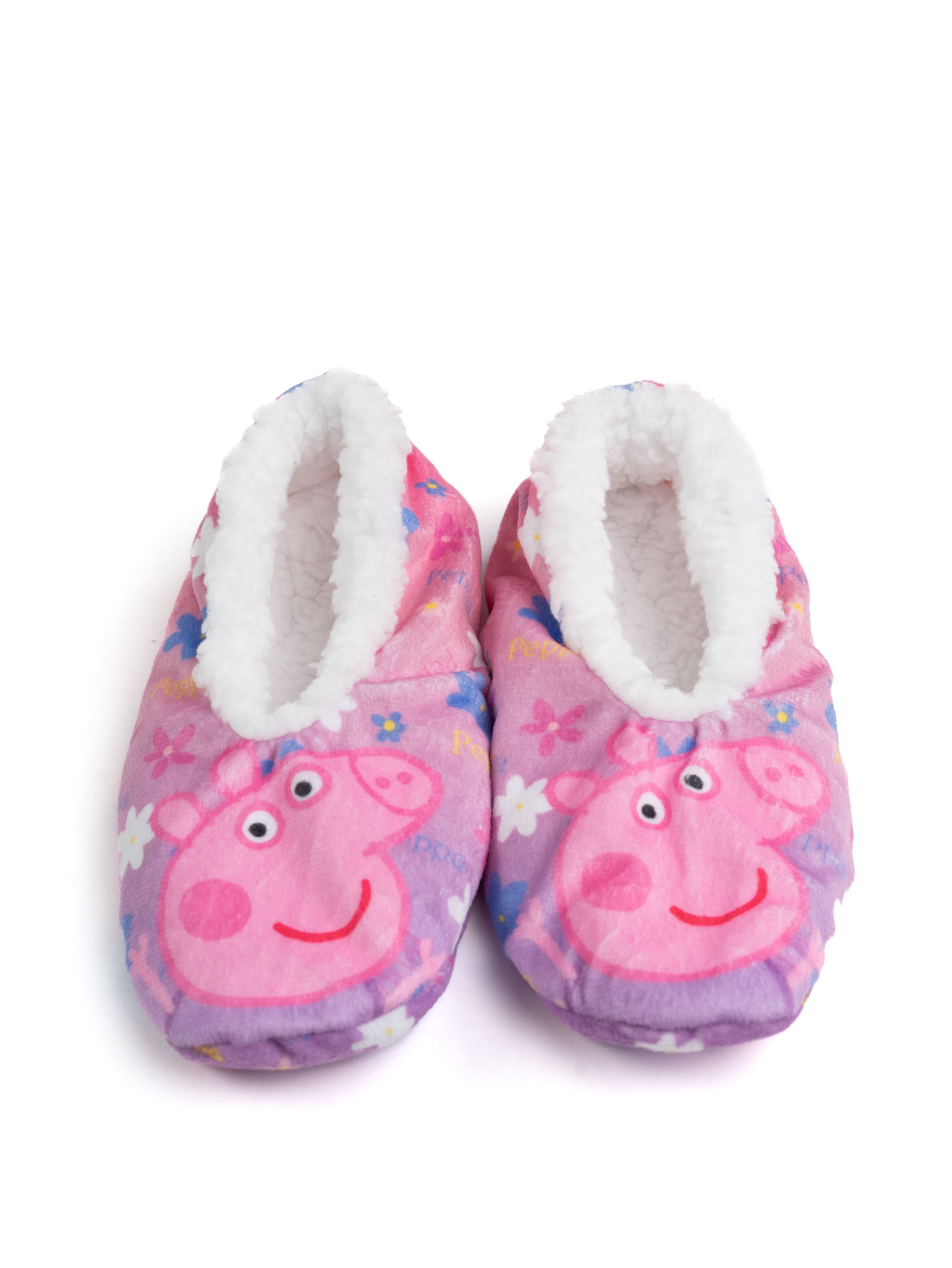 Ein Paar rosa Peppa Wutz Hausschuhe mit Blumenmuster und weißem Plüschfutter.