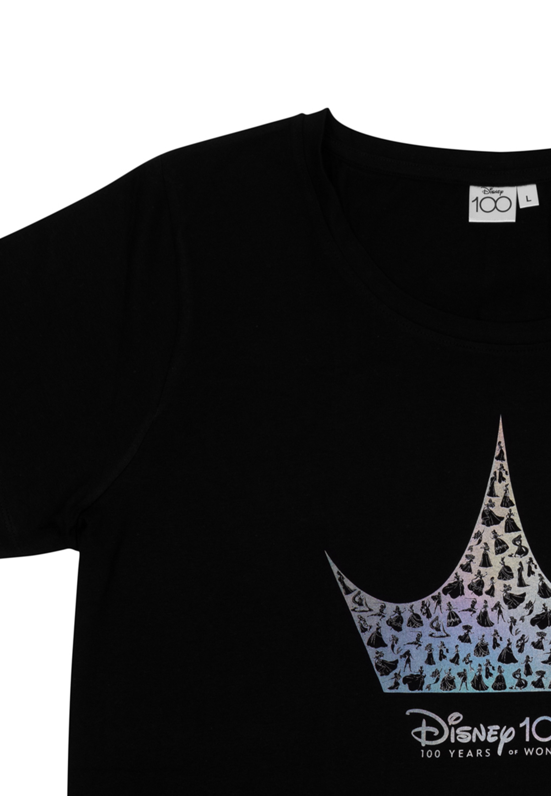 Schwarzes T-Shirt mit Disney 100 Logo und einer Krone aus Prinzessinnen-Silhouetten.