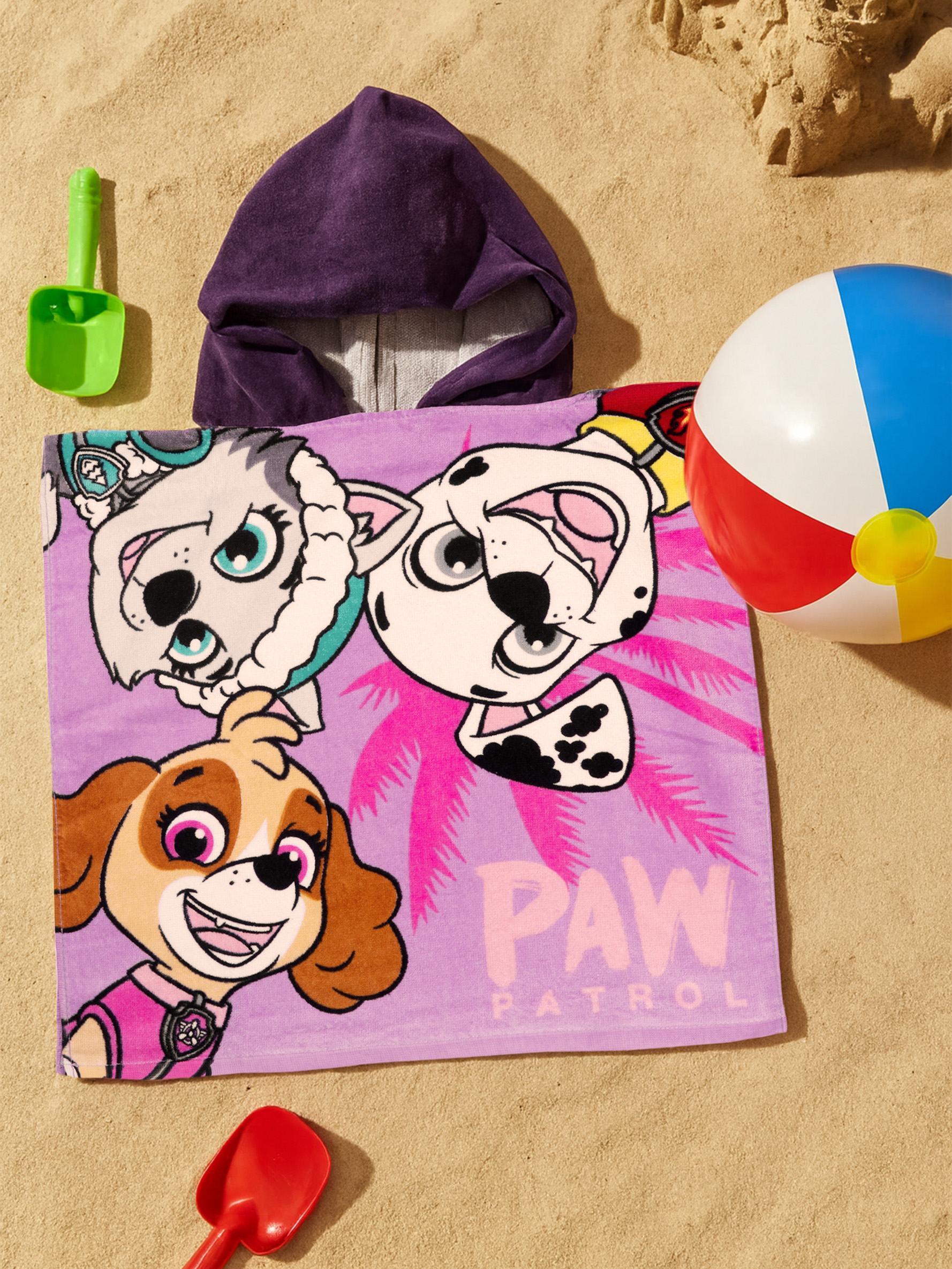 Paw Patrol Handtuch mit Hood, Strandball, Schaufeln auf Sand.