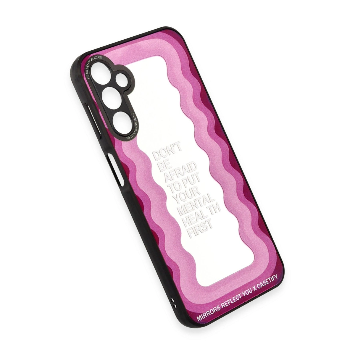 Dalgalı desenli ve yazılı pembe telefon kılıfı.