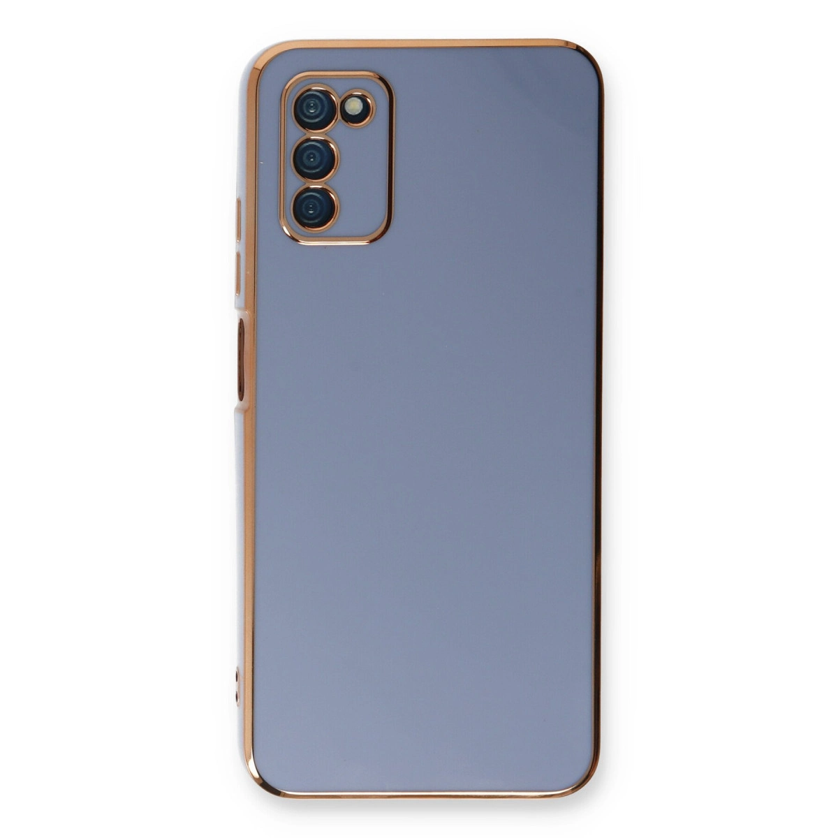 Üç kamera lensli ve altın çerçeveli açık mavi telefon kılıfı.