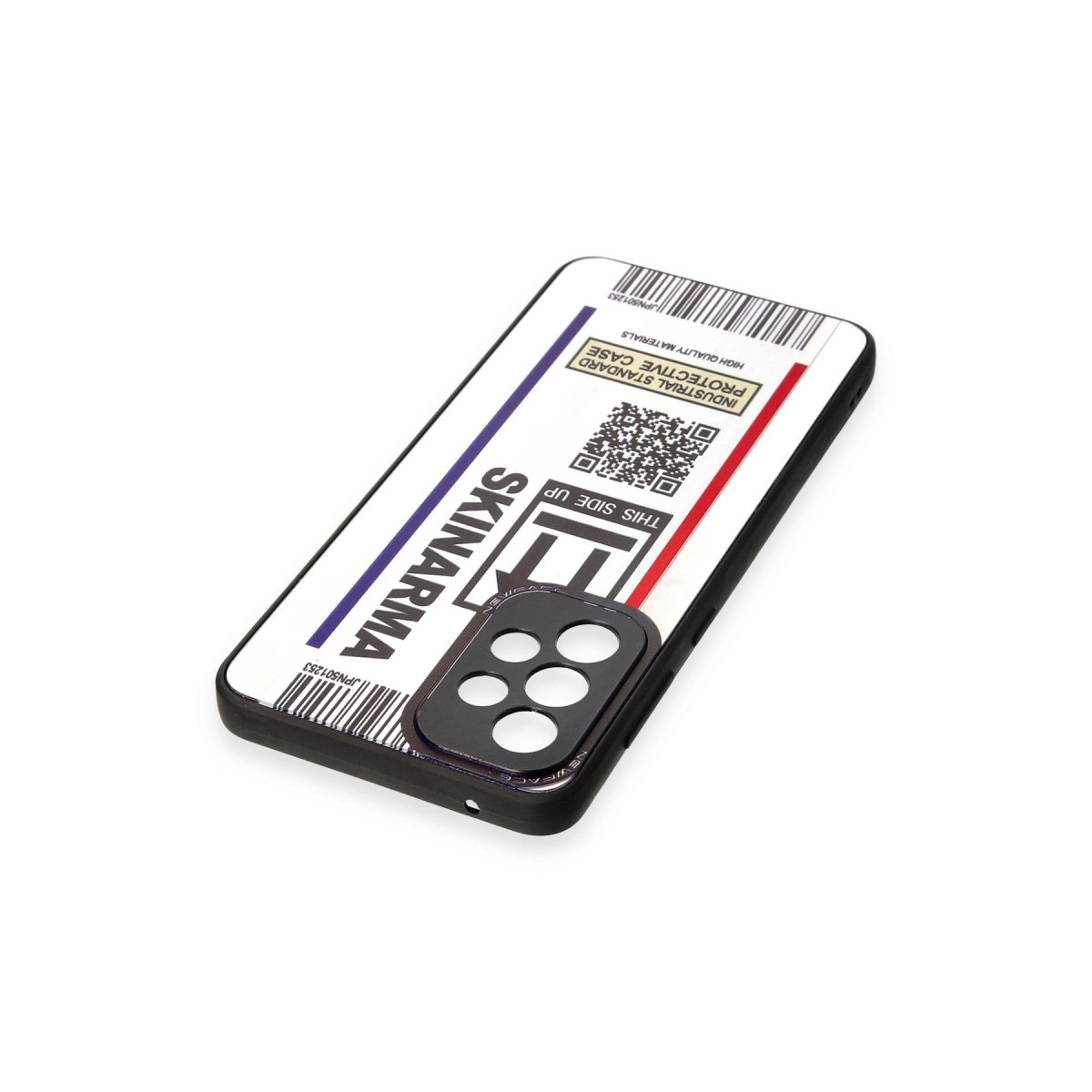 Barkod ve QR kod tasarımlı siyah telefon kılıfı, 'SKINARMA' yazılı.