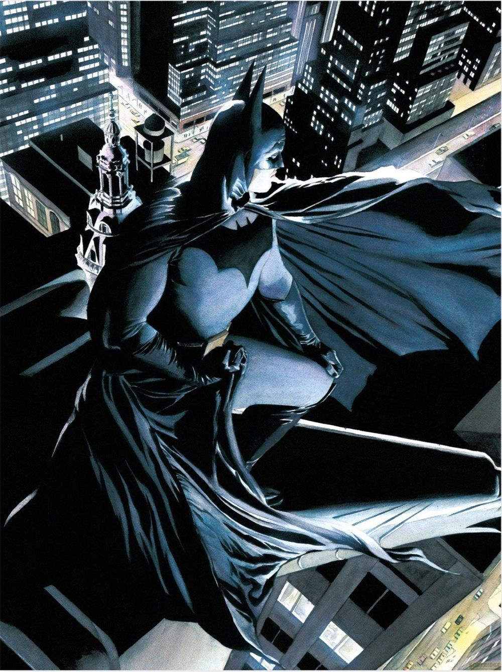 Batman kauert auf einem Dach mit einem dunklen Umhang, der nachts über die Stadt weht.