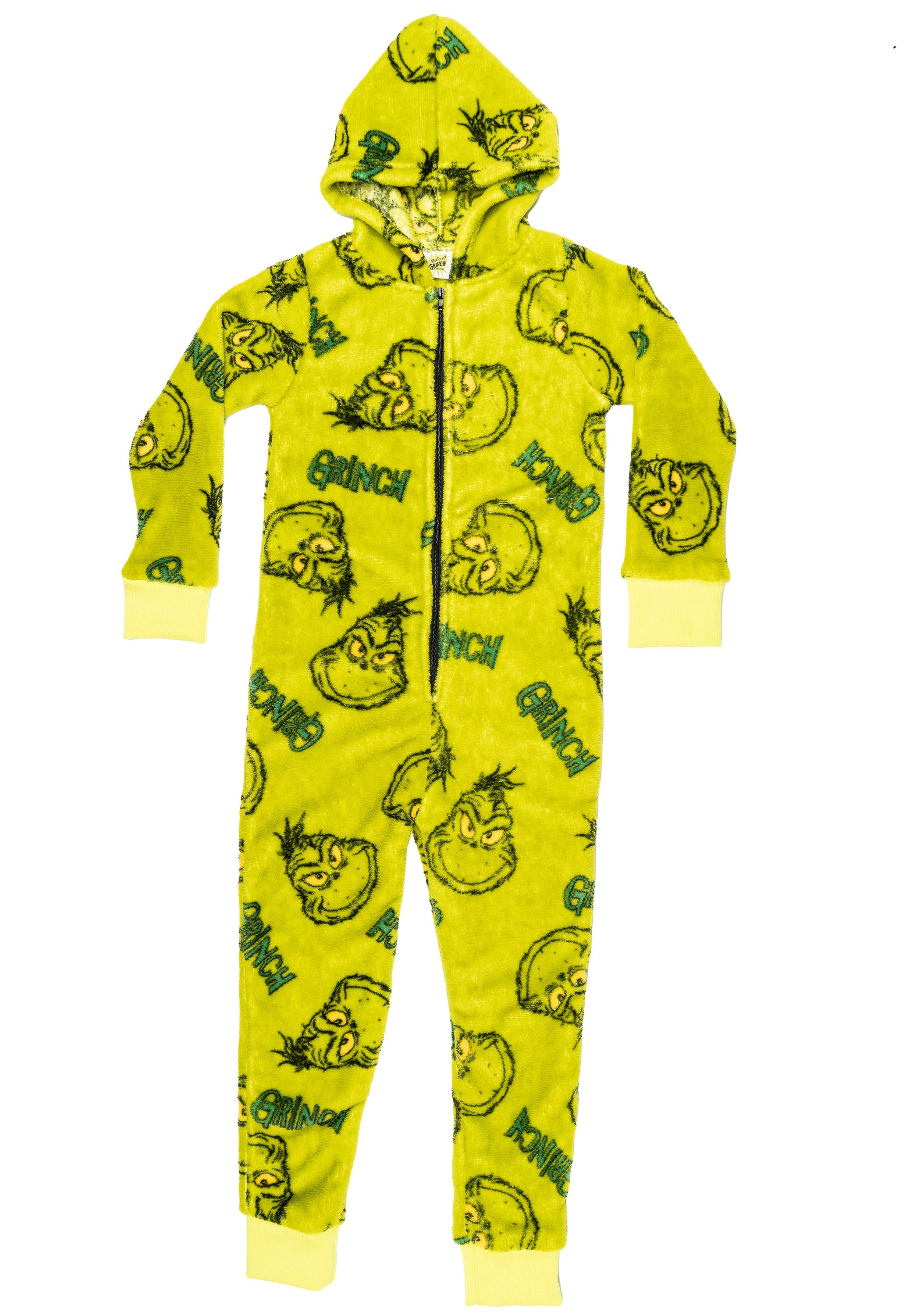 Ein gelber Fleece-Einteiler mit dem Grinch-Muster und Kapuze.