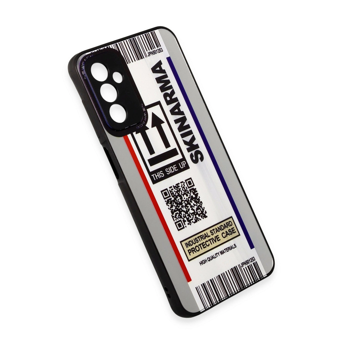SKINARMA logolu, ok ve QR kodlu siyah telefon kılıfı.