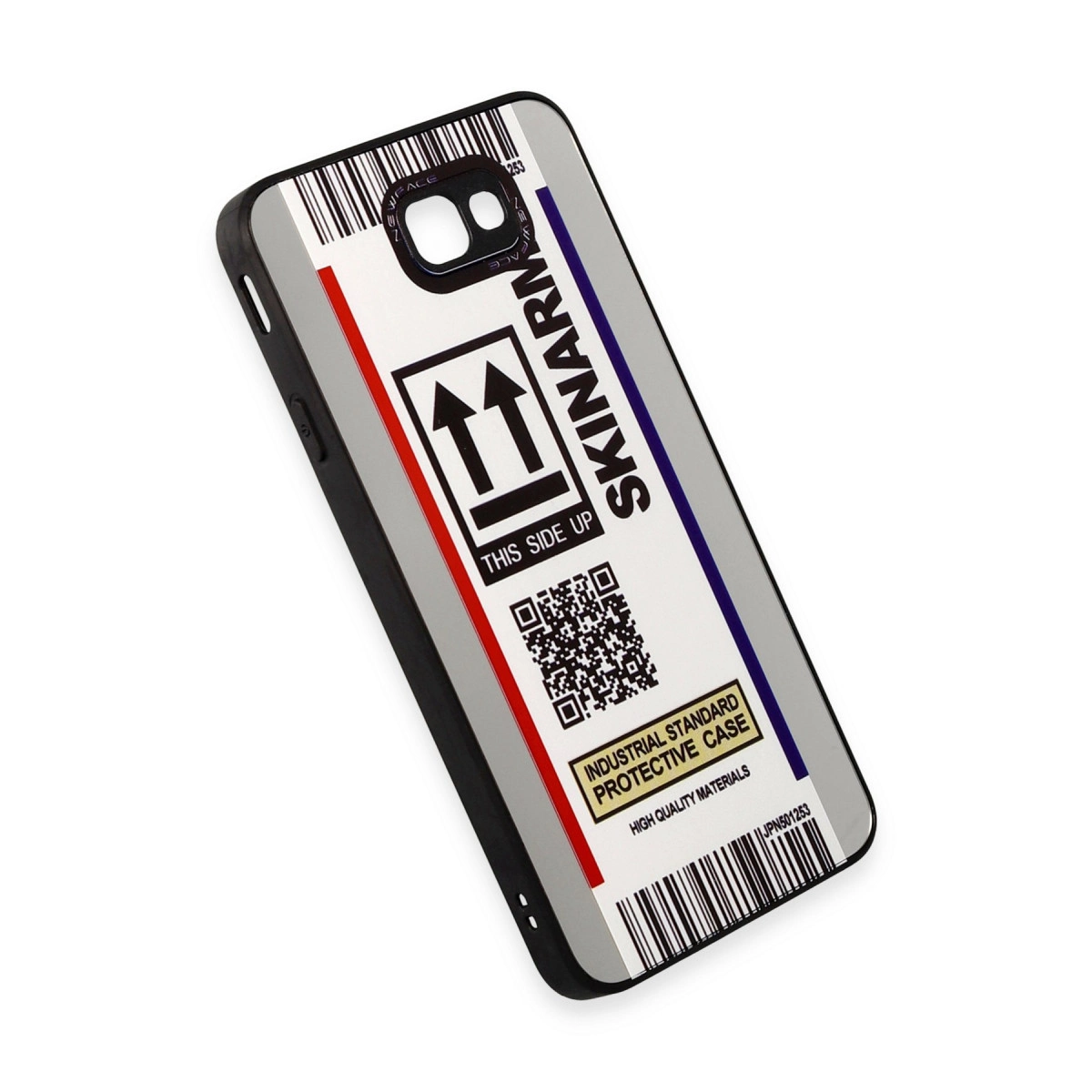 Yan "This Side Up" etiketli, barkodlu ve QR kodlu telefon kılıfı.