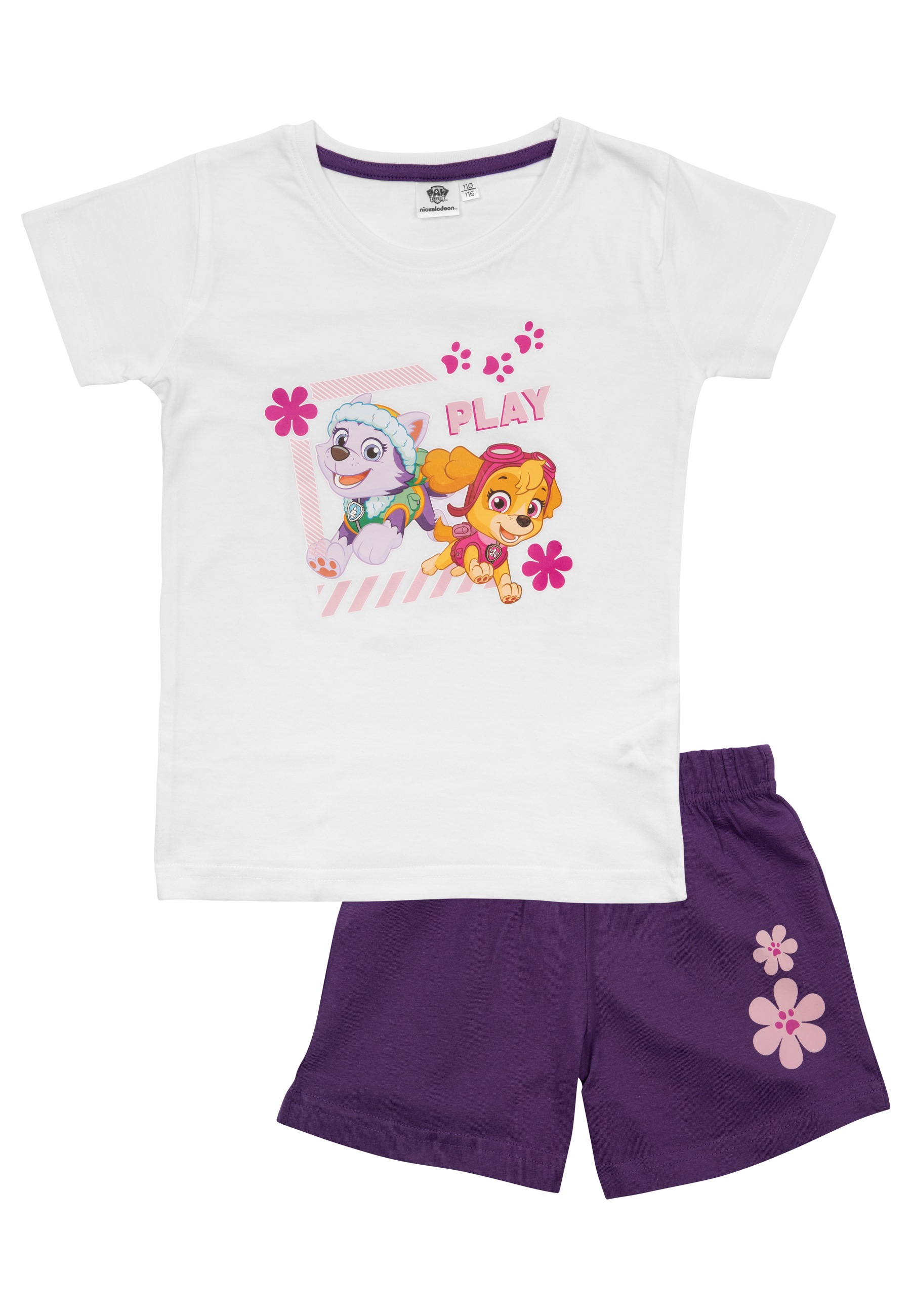 Ein weißes T-Shirt mit lila Rand und lila Shorts. Auf dem Shirt sind zwei Hundefiguren.