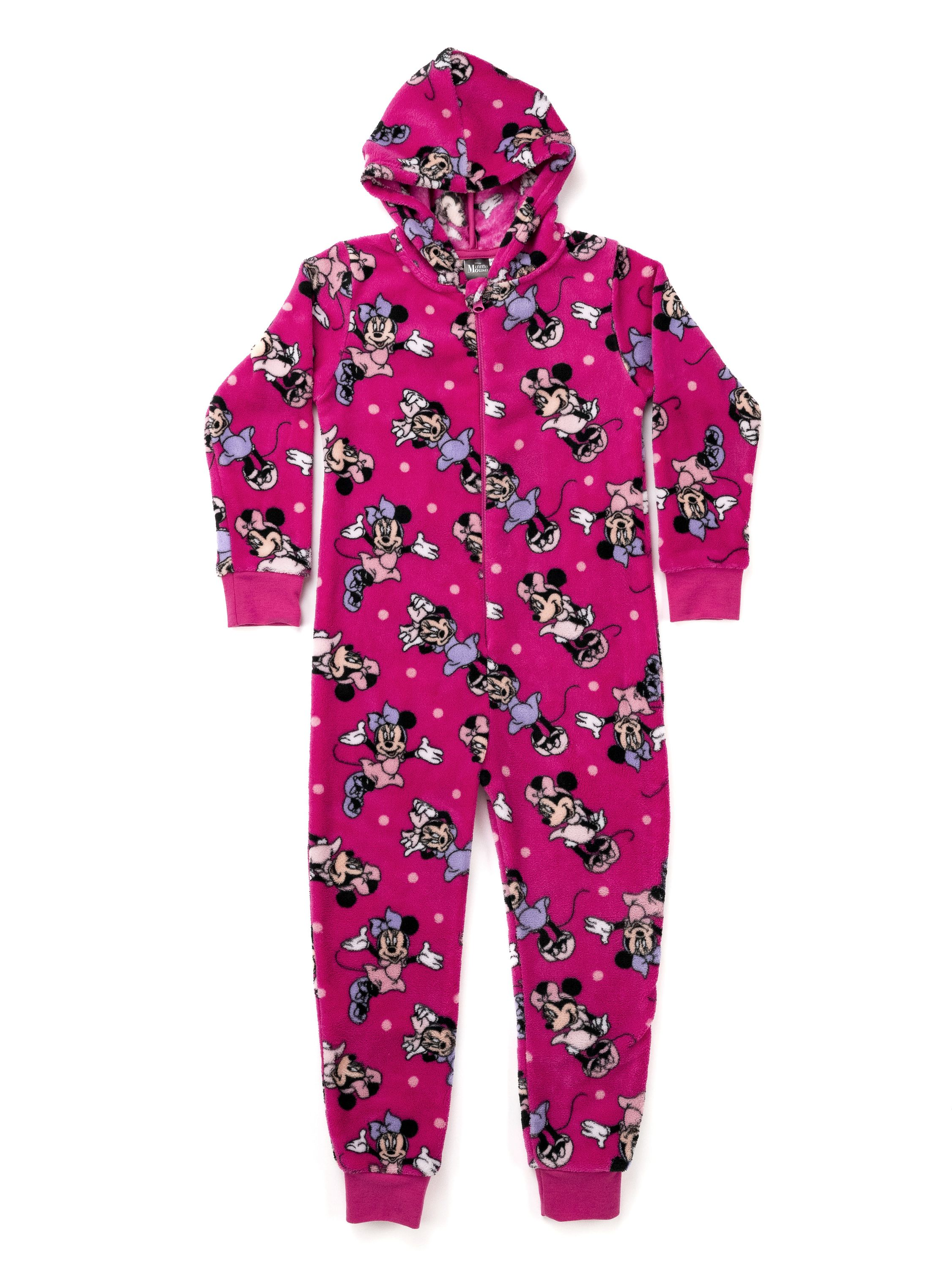 Ein pinker Schlafanzug mit durchgehendem Reißverschluss und Minnie-Maus-Muster.