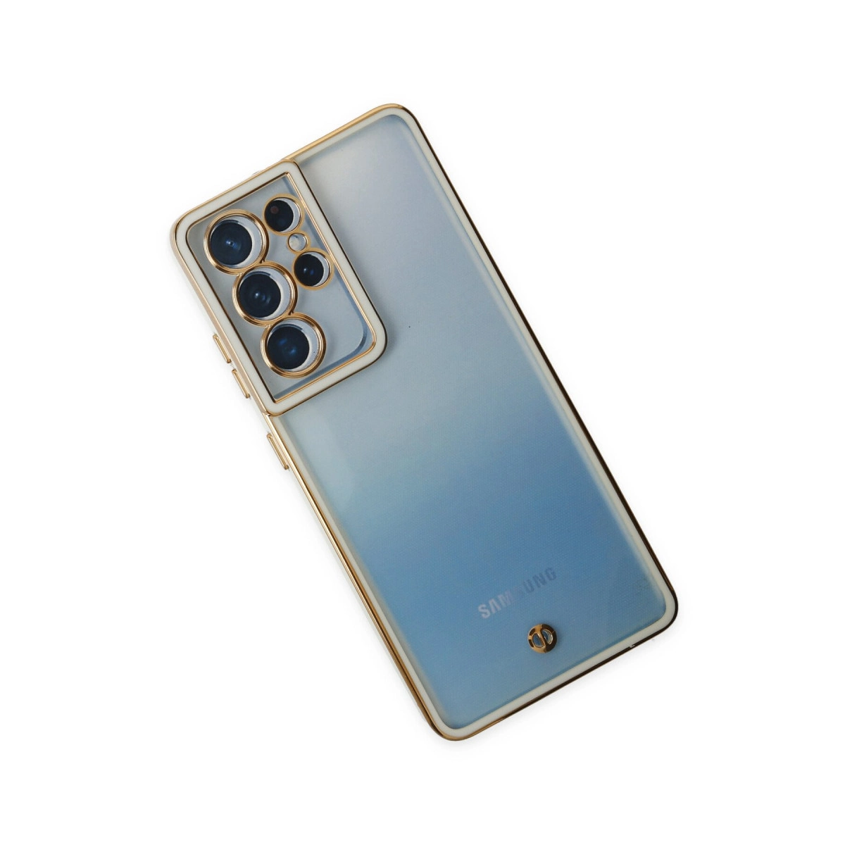 Açık mavi bir telefonda altın rengi vurgulara sahip şeffaf telefon kılıfı.