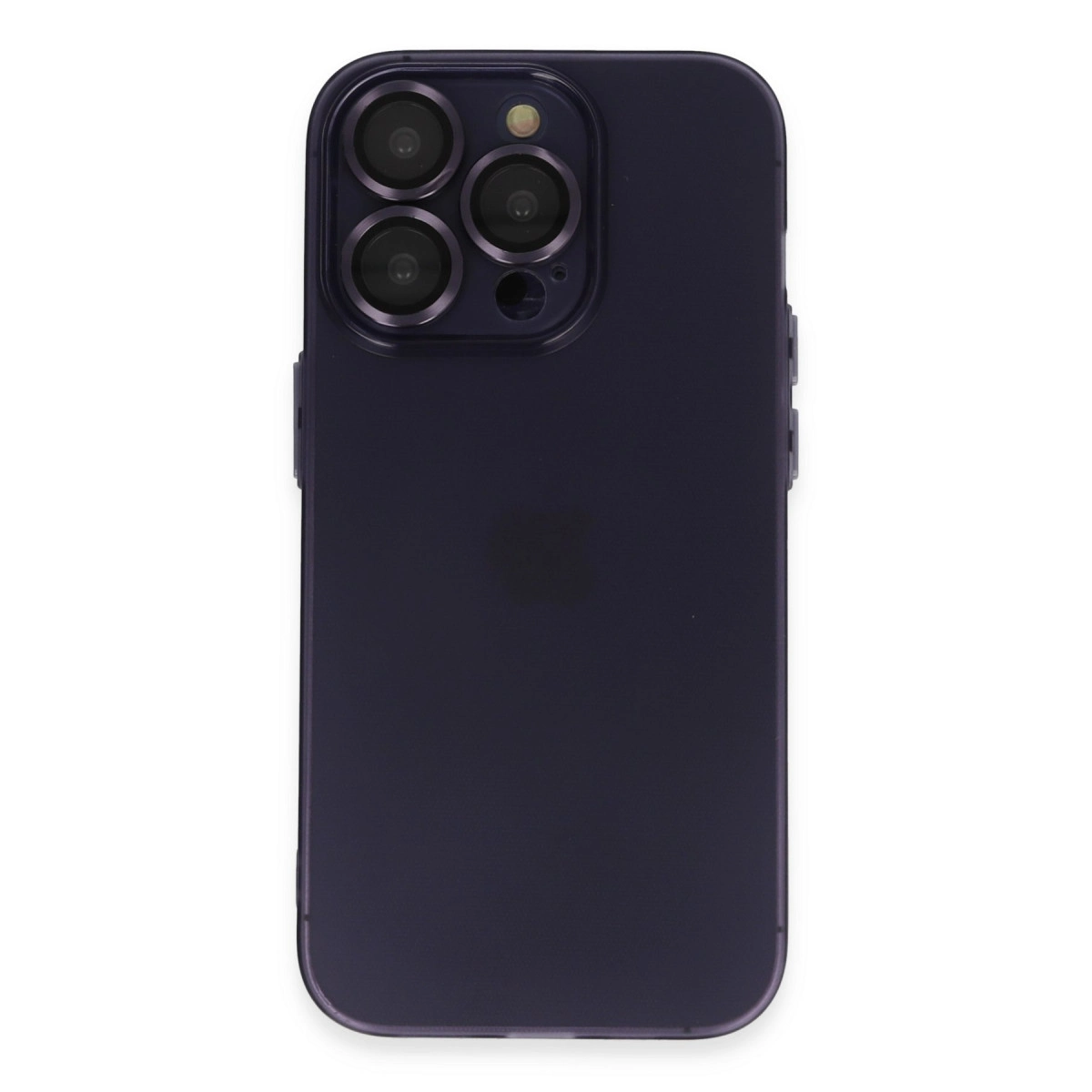 Üç kamera lensi ve flaşı olan mor bir iPhone'un arkası.
