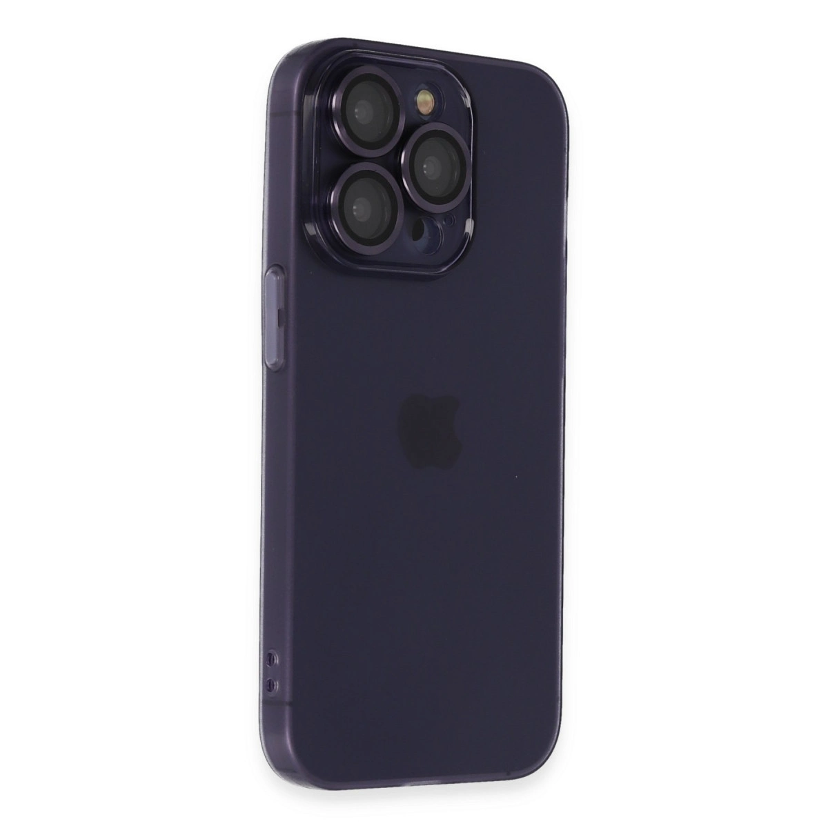 Arka yüzünde üçlü kamera ve Apple logosu bulunan koyu mor iPhone.
