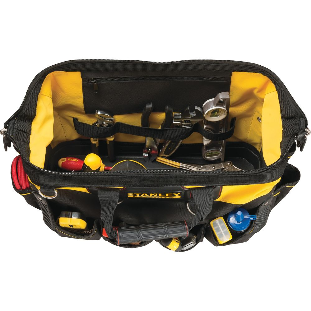 Eine offene schwarze Werkzeugtasche mit gelbem Innenfutter und vielen Werkzeugen.