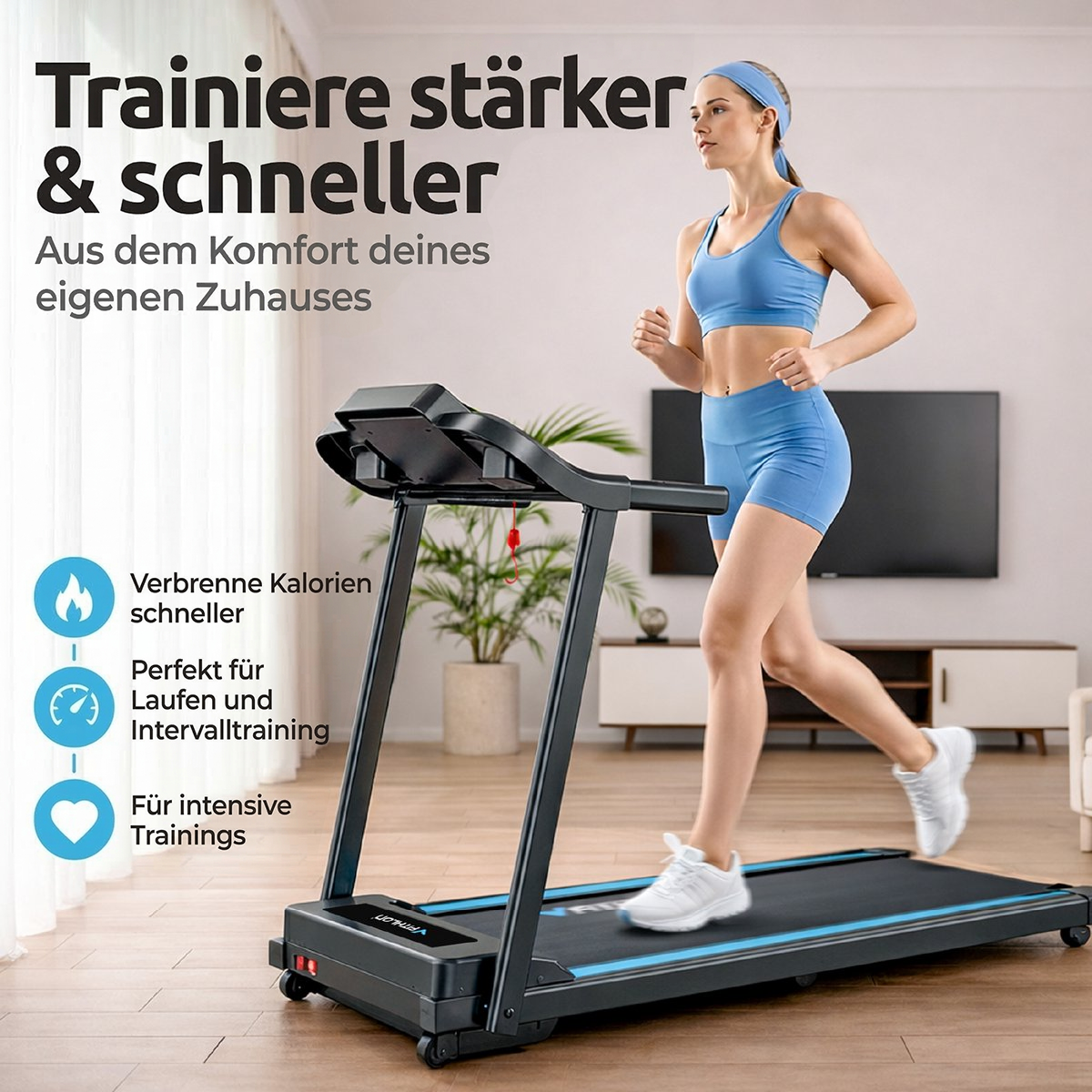 Eine Frau in blauer Sportkleidung läuft auf einem Laufband in einem Wohnzimmer.