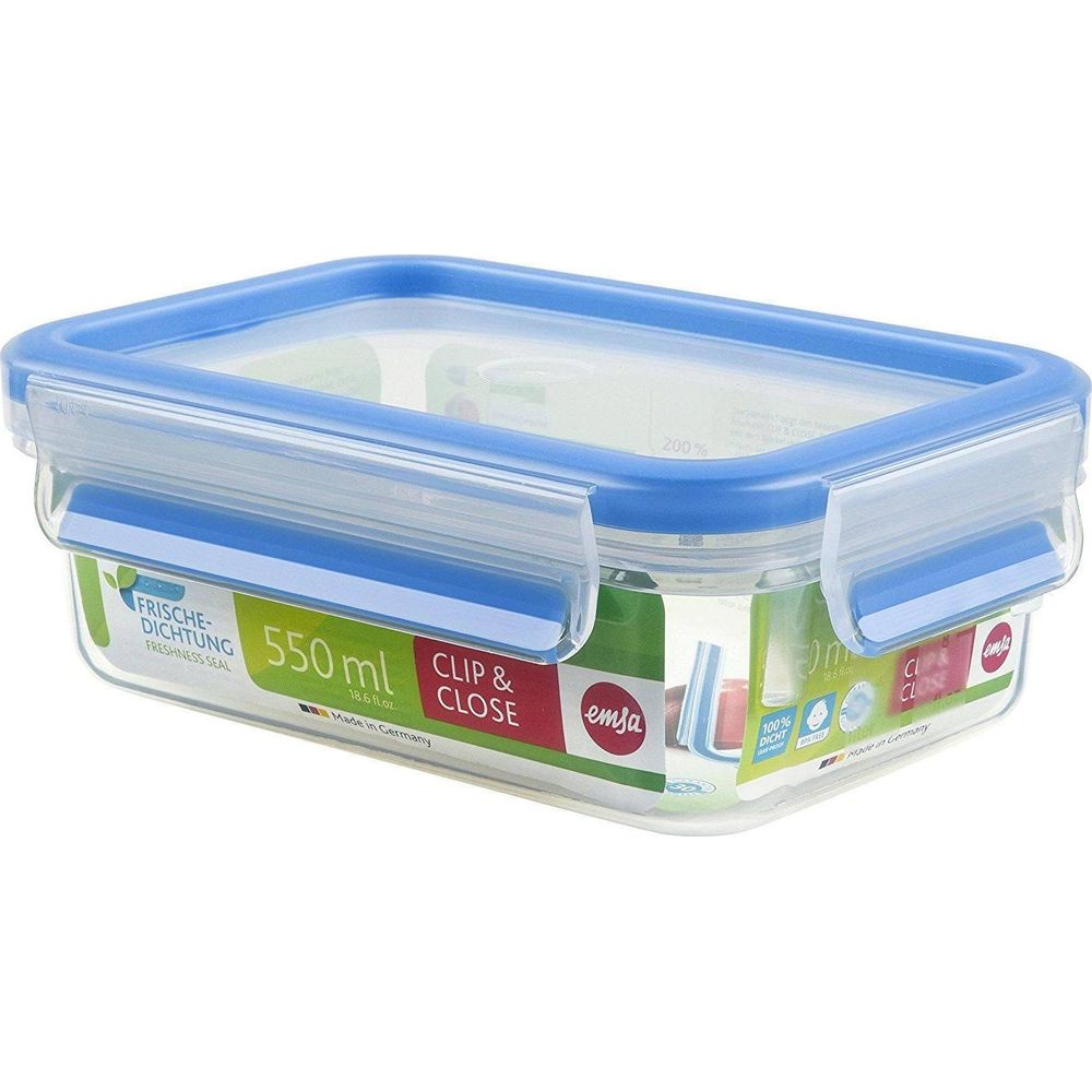 Ein transparenter 550 ml Vorratsbehälter mit blauem Deckel und Clips.
