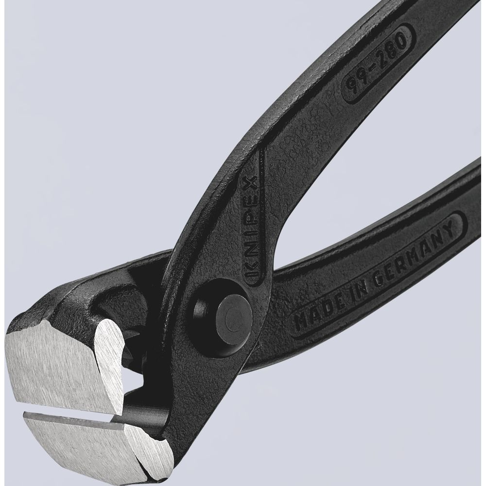 Schwarze Zange mit silbernen Schneiden. Beschriftet mit KNIPEX und Made in Germany.