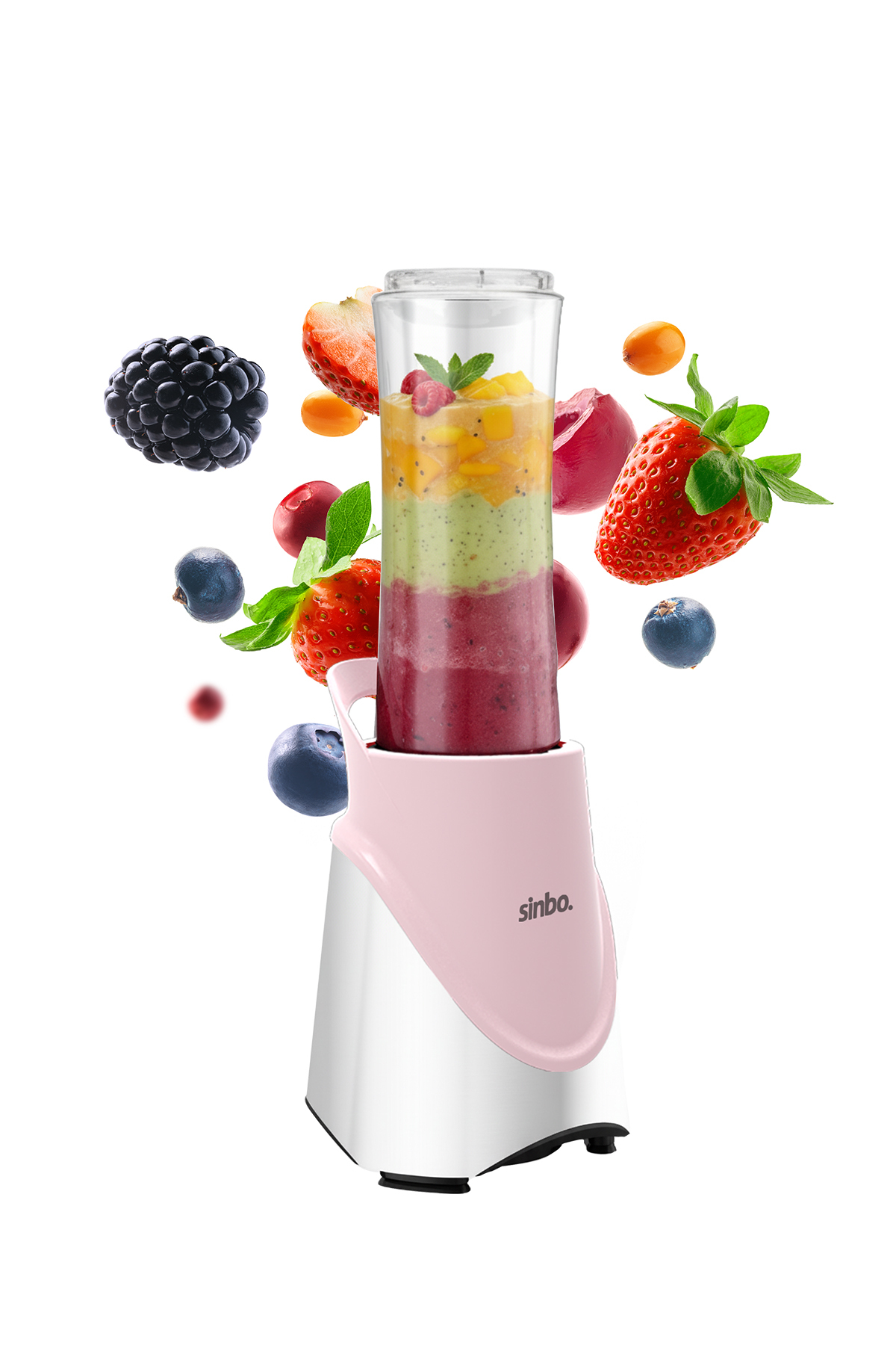 Böğürtlen ve çilek gibi renkli meyvelerin bulunduğu pembe ve beyaz blender.