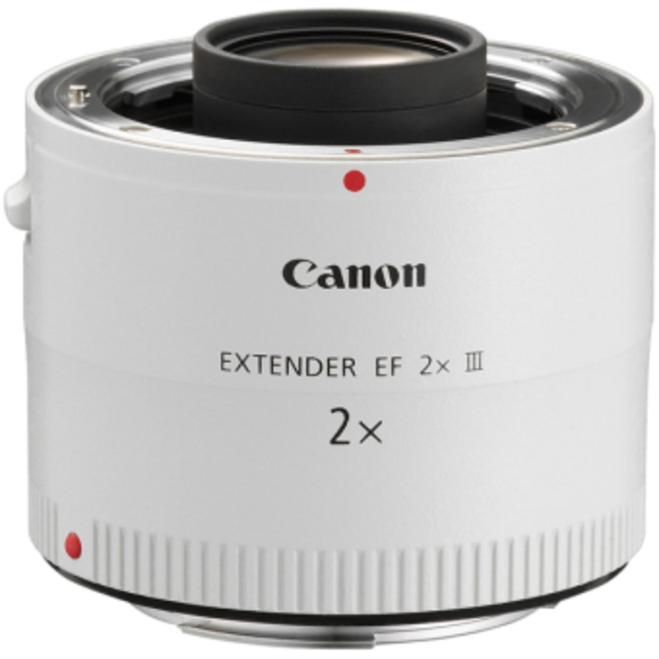 Un teleconvertidor Canon Extender EF 2x III blanco con marcas rojas y montura negra.