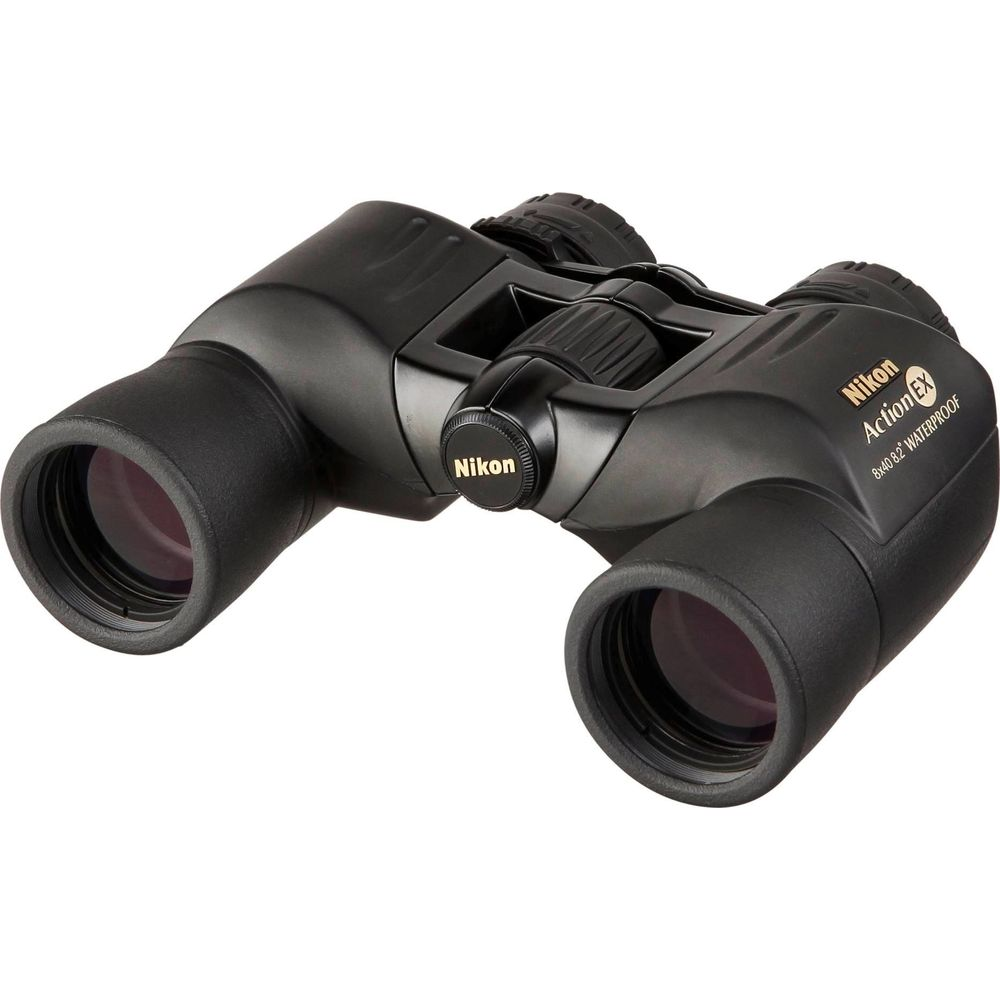 Binocolo Nikon Action EX nero con rotella di messa a fuoco e lenti visibili.