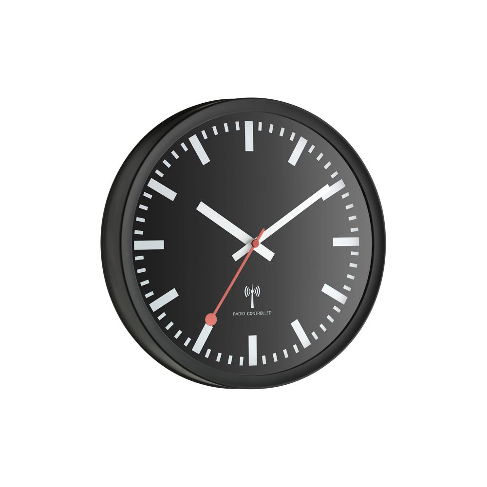 Schwarze Wanduhr mit weißen Markierungen und Zeigern, Funkgesteuert.