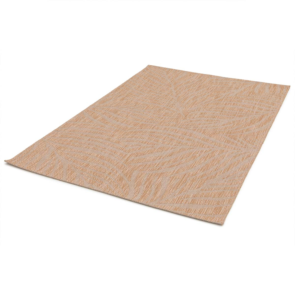 Een beige vloerkleed met een bladerpatroon op een witte achtergrond.