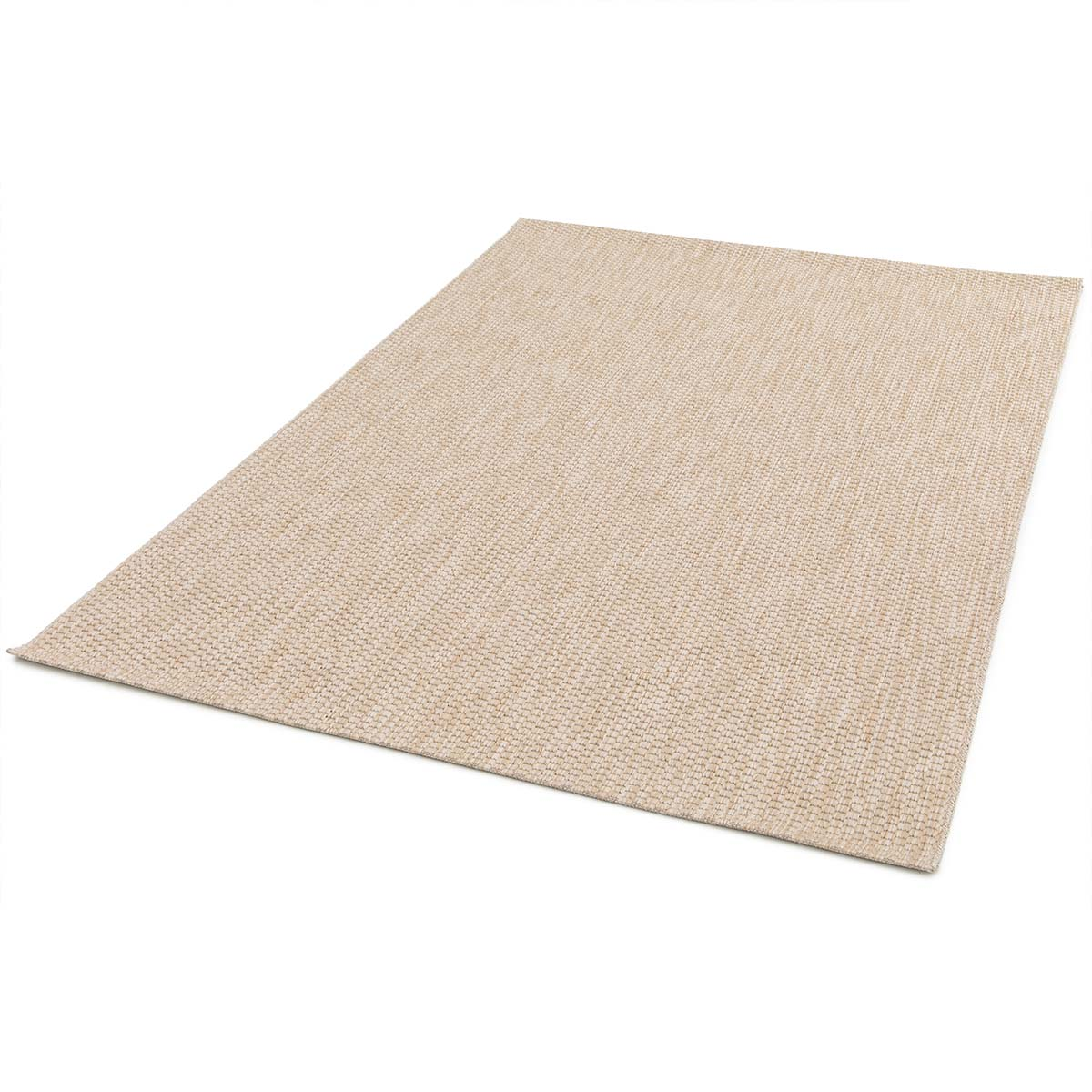 Een beige tapijt met fijne geweven textuur ligt op witte ondergrond.