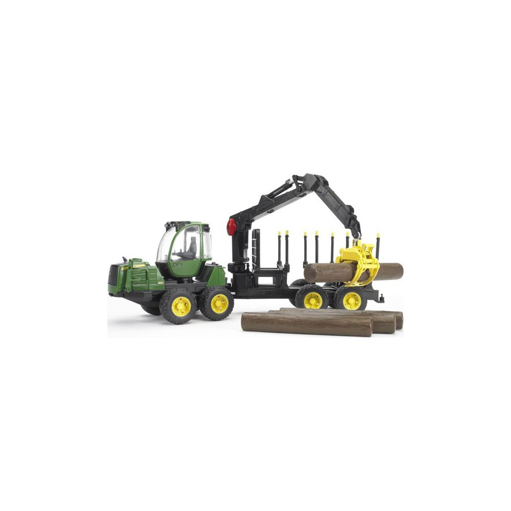 Zielona ciężarówka do drewna z żurawiem i kłodami, na białym tle.