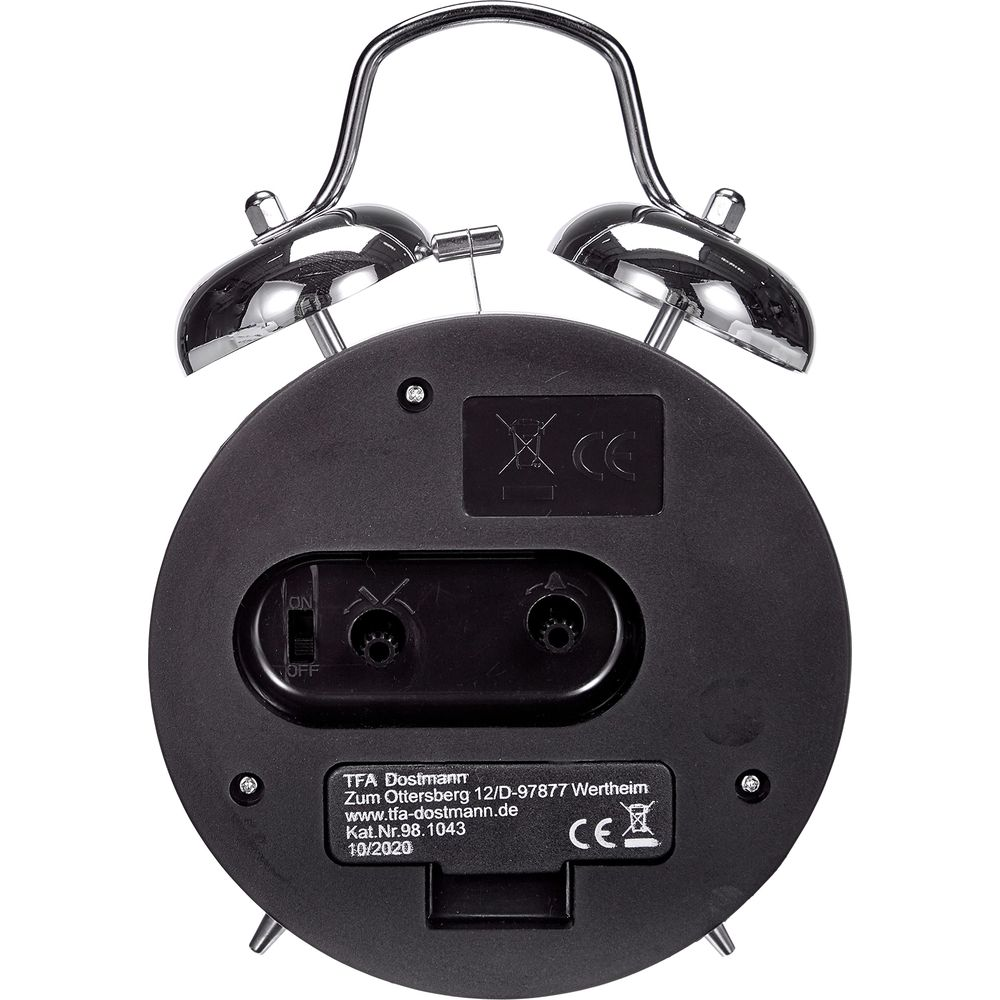 Tył budzika z komorą baterii, przełącznikiem i danymi producenta.