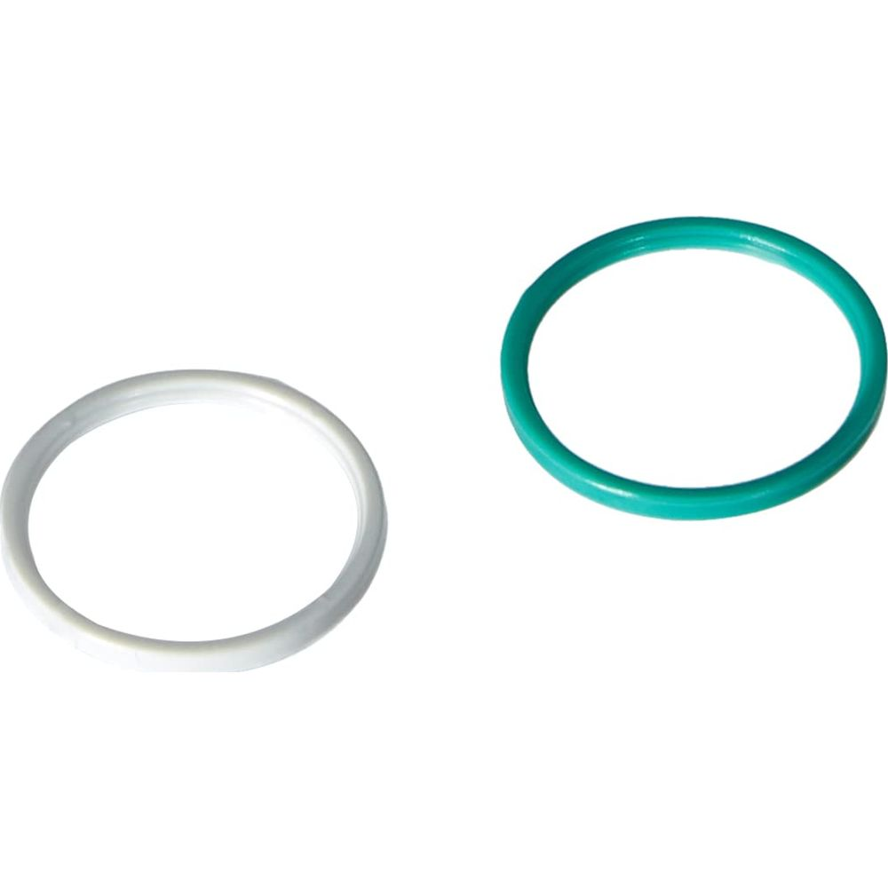 Dwa O-ringi, jeden biały i jeden zielony, na białym tle.