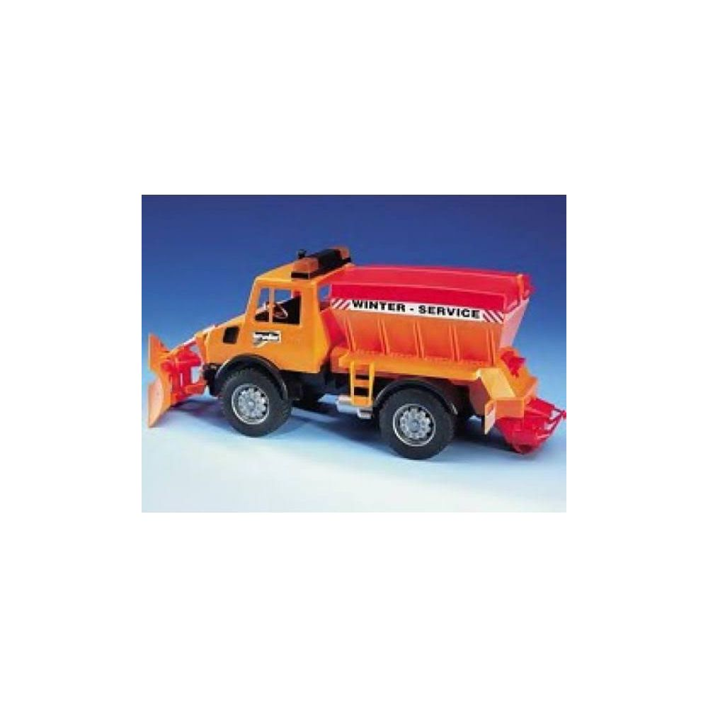 Pomarańczowa ciężarówka z pługiem śnieżnym i rozsypywarką do serwisu zimowego.