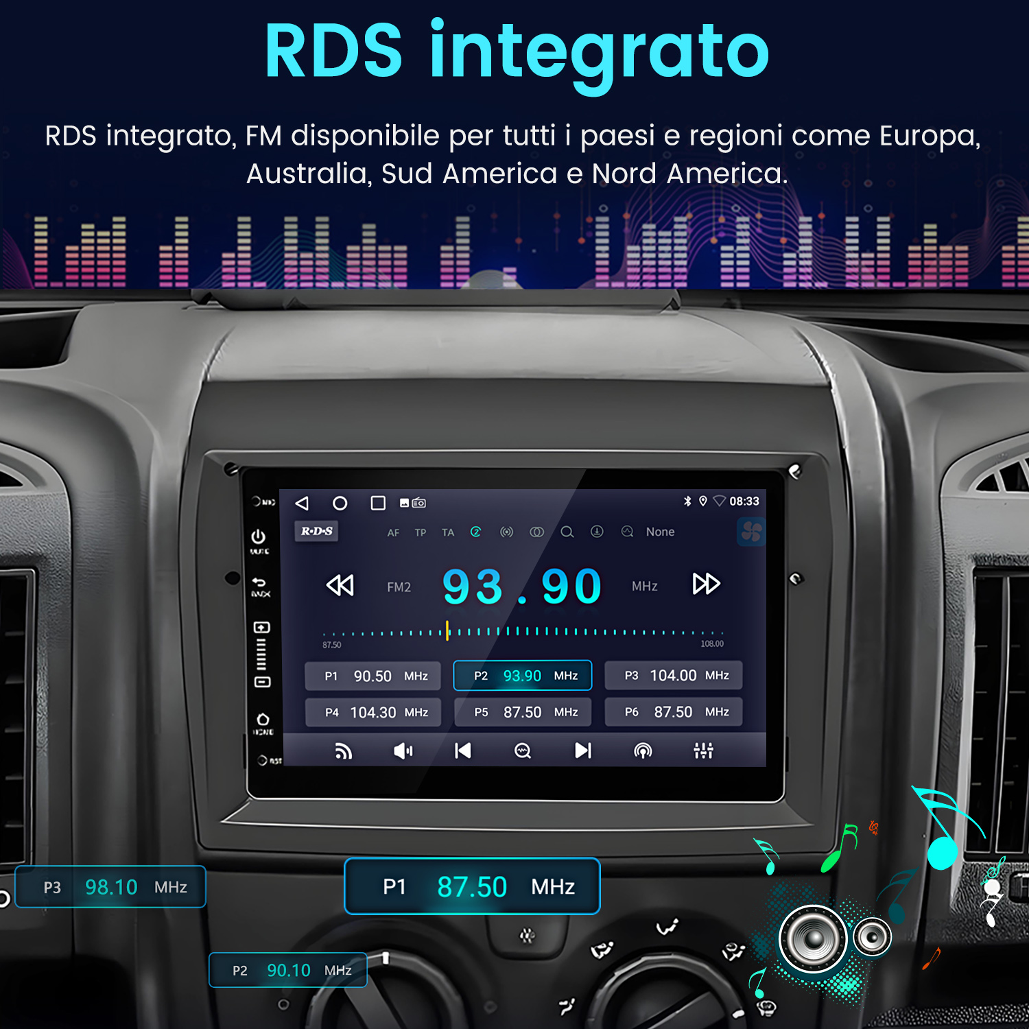 Un display dell'autoradio mostra FM2 93.90 MHz, con stazioni preimpostate.