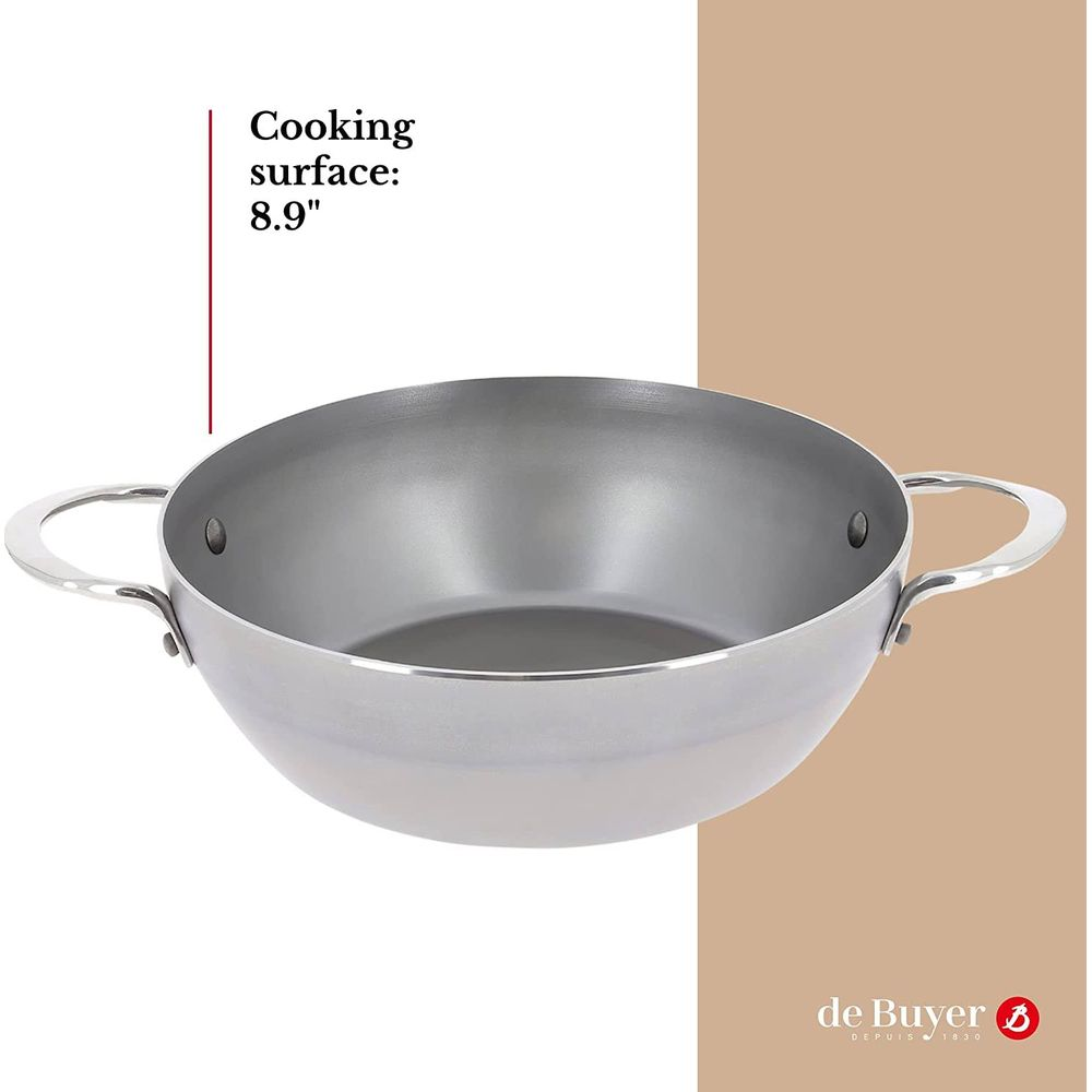 Poêle en acier inoxydable argenté à deux anses, surface de cuisson 8,9 pouces.