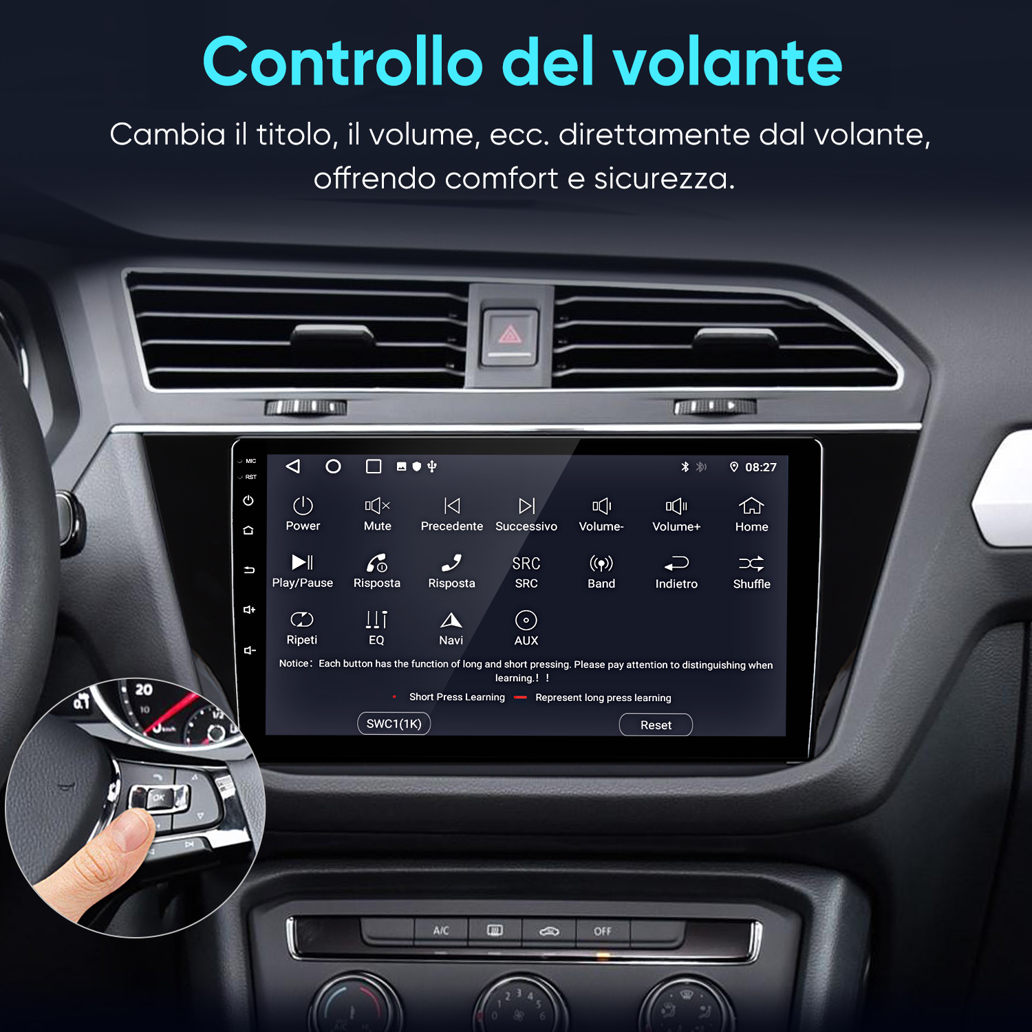 Un dito preme il pulsante OK sul volante di un'auto, mostrando un display touchscreen.