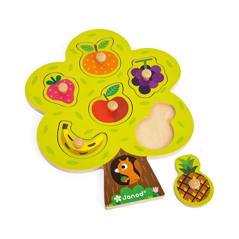 Ein Holz-Puzzle in Baumform mit Früchten und einem Eichhörnchen.