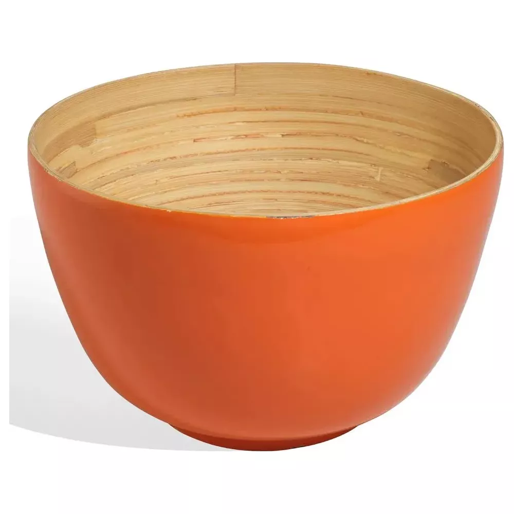 Eine orangefarbene Schüssel aus Holz mit einem hellen Innenraum.