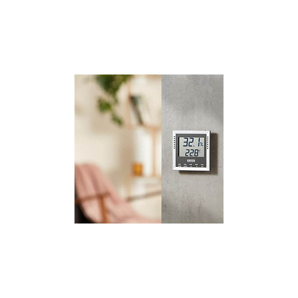 Digitales Thermometer zeigt 32,1% Luftfeuchtigkeit und 22,8°C an einer grauen Wand.