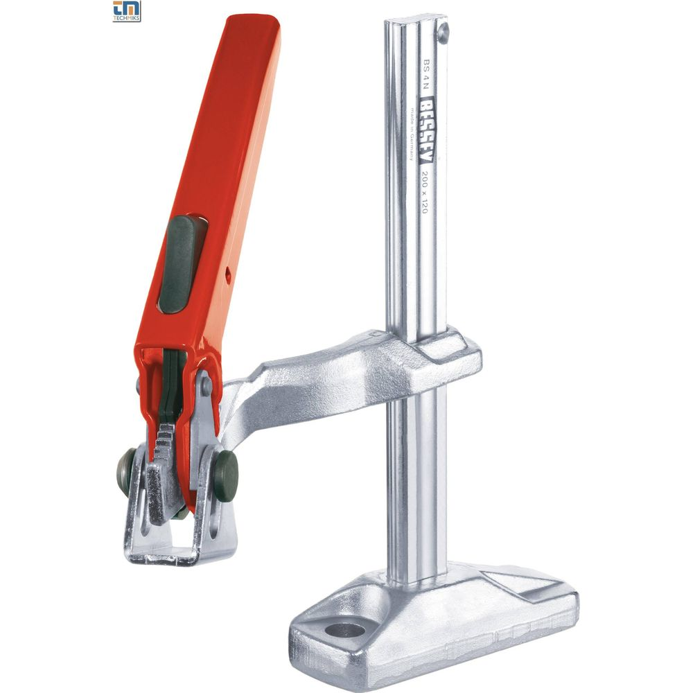 Ein roter Klemmhebel und eine silberne Stange auf einem silbernen Sockel.
