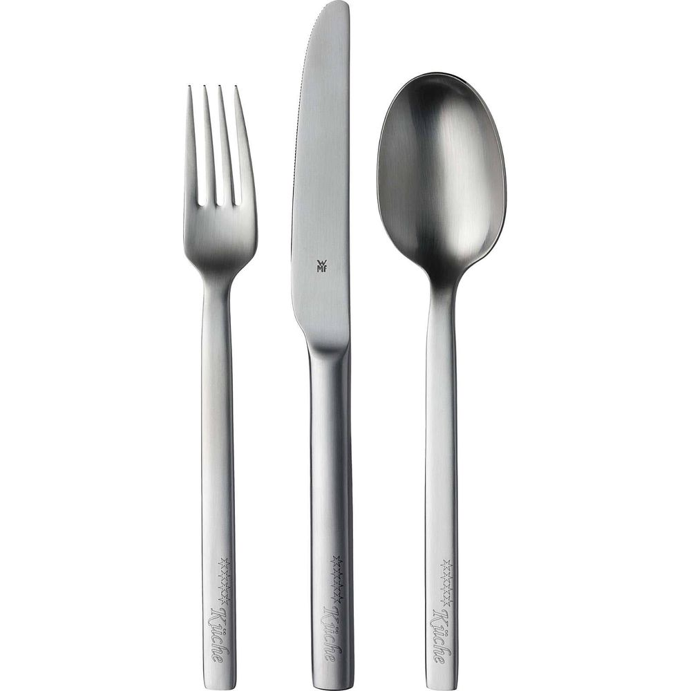 Ein Messer, eine Gabel und ein Löffel aus gebürstetem Metall auf weißem Hintergrund.