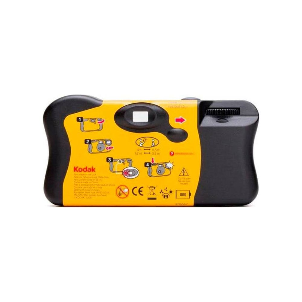 Una cámara desechable Kodak con cuerpo amarillo y controles e instrucciones negros.