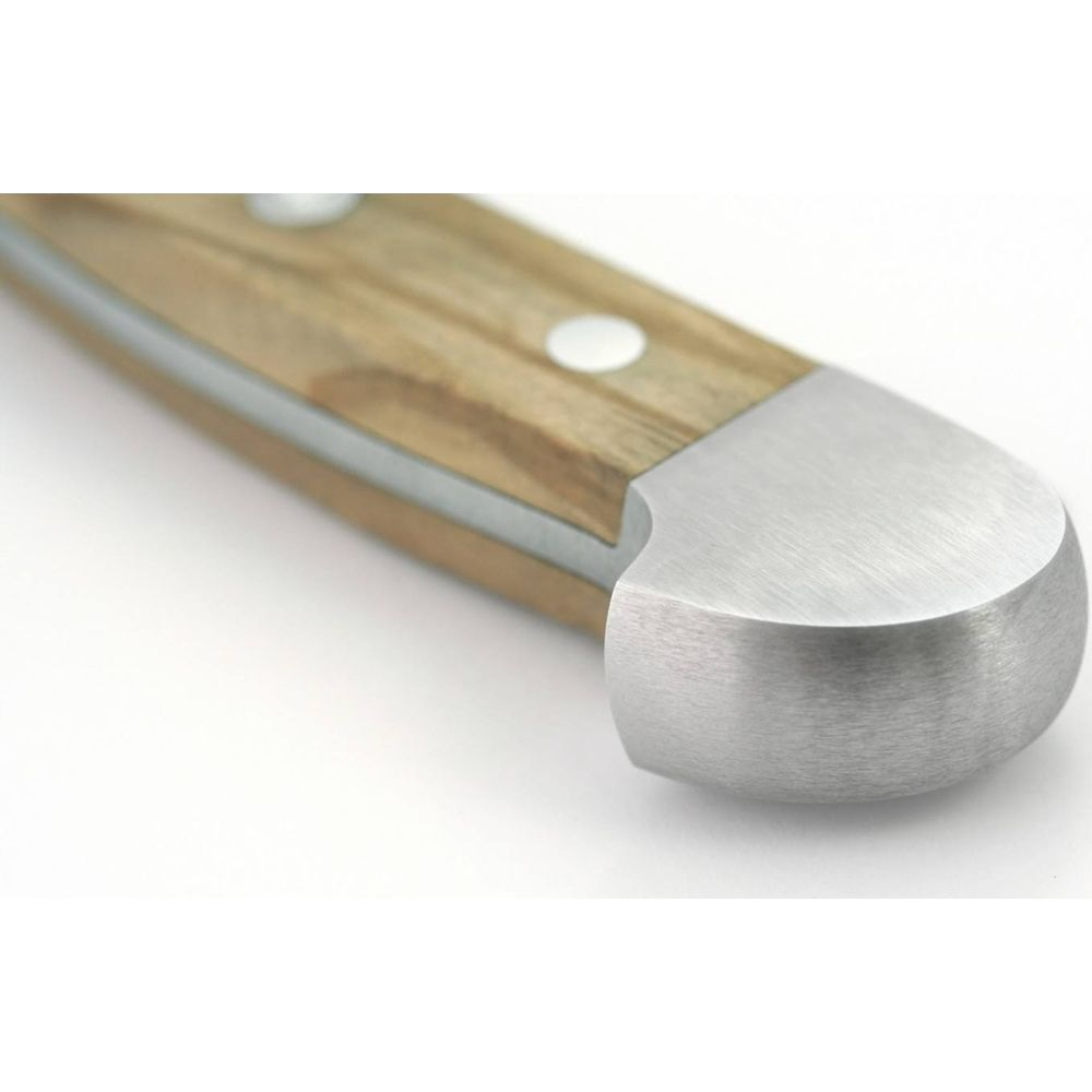 Nahaufnahme des Griffs eines Messers mit Holzgriff und Metallkappe.