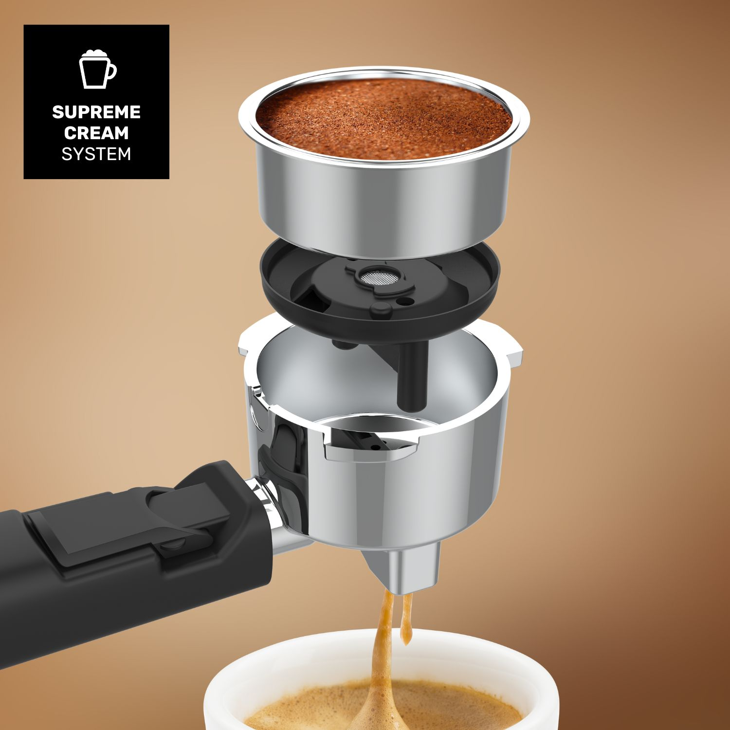 Portafiltro de cafetera con café molido prepara café en una taza.