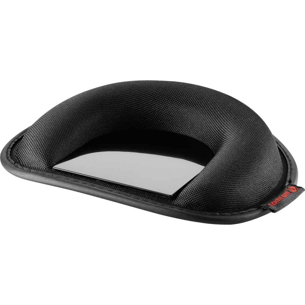 Czarna podkładka pod nadgarstek z lustrzaną metalową powierzchnią i czerwonym logo.