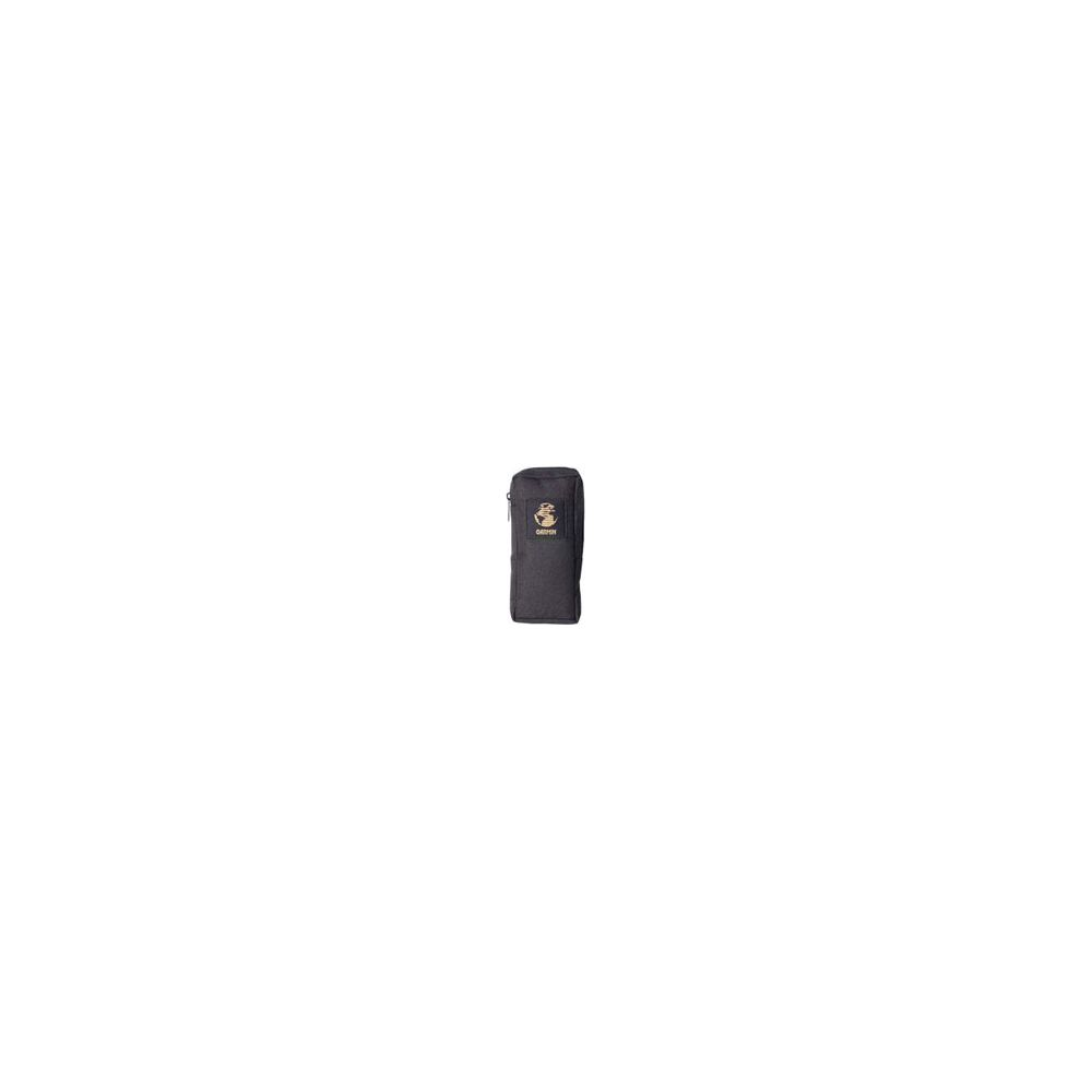 Dunkles, rechteckiges Etui mit goldenem Logo auf der Vorderseite.