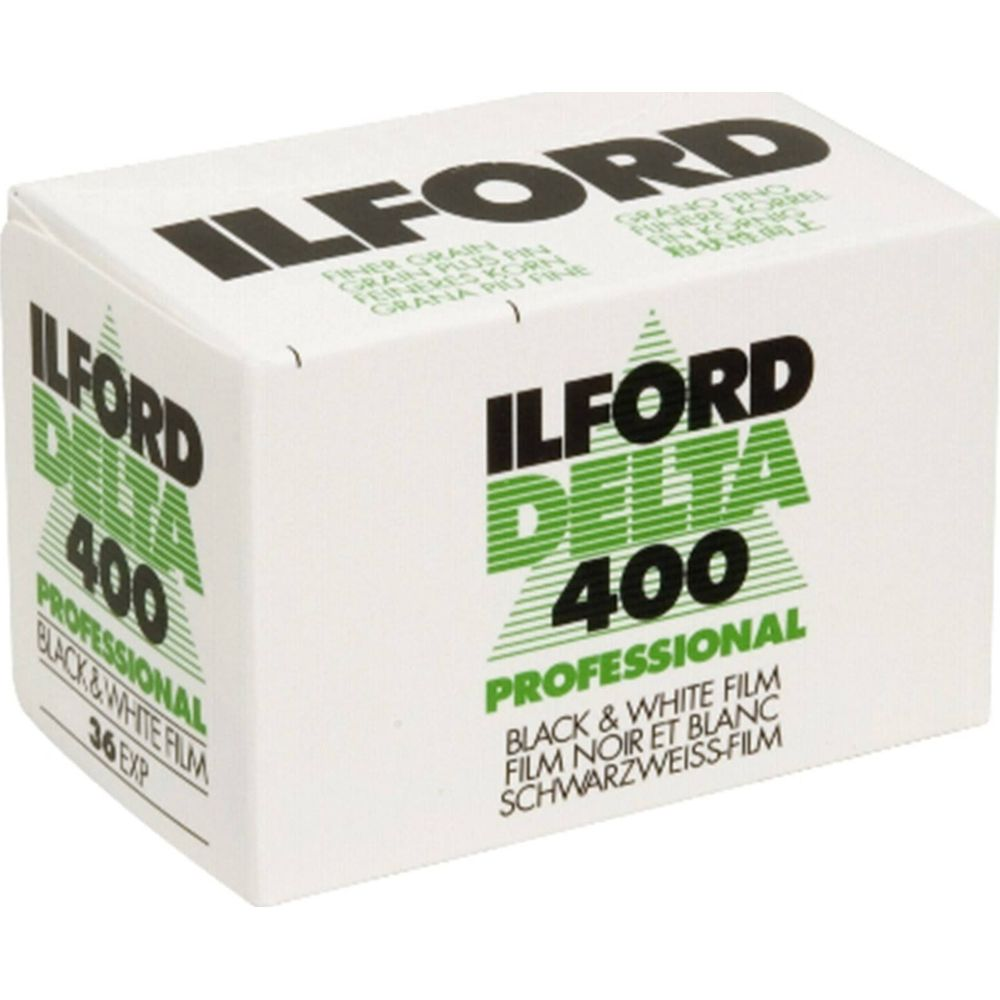 Pudełko filmu czarno-białego Ilford Delta 400 Professional z tekstem angielskim i niemieckim.