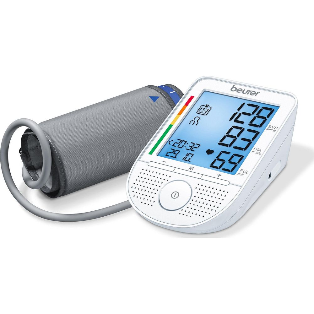 Een witte Beurer bovenarm bloeddrukmeter met manchet en display.